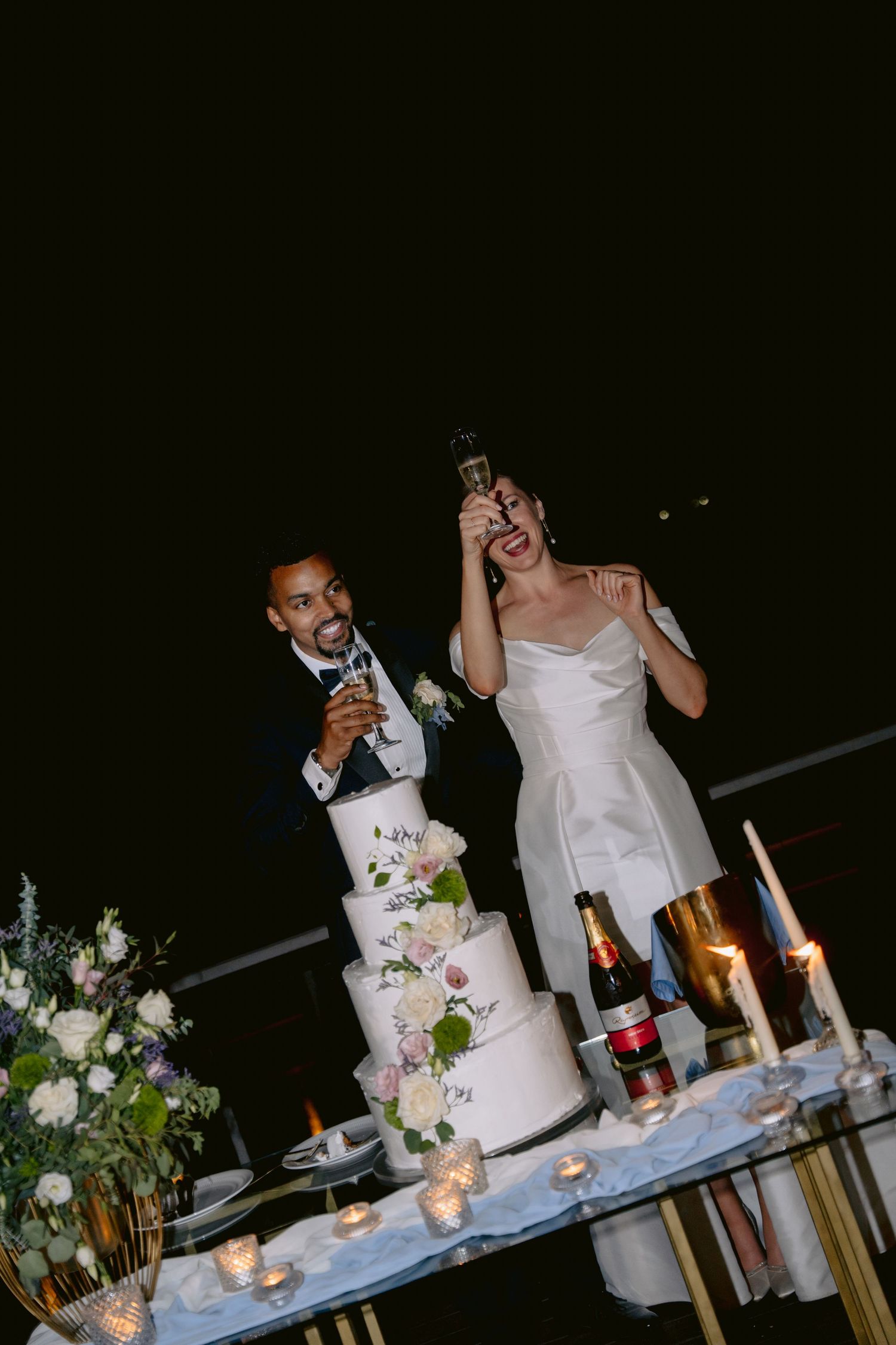 Fotos de casamento profissionais, capturando amor, alegria e detalhes especiais.