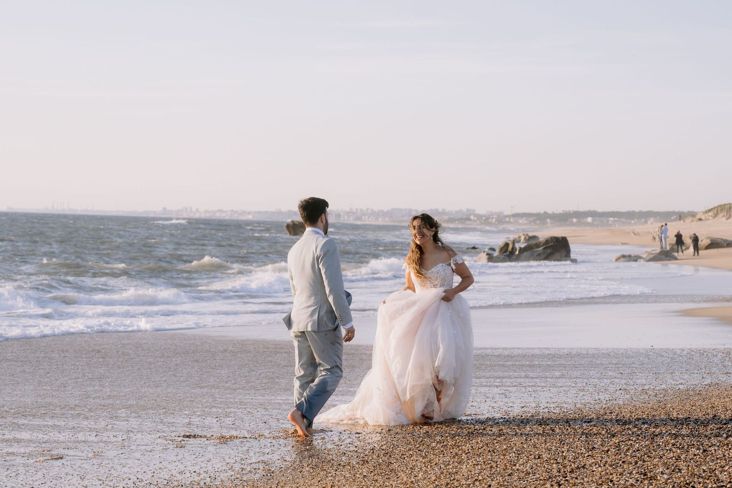 Cada detalhe do seu grande dia capturado com sensibilidade e fotos para quadros e álbuns.