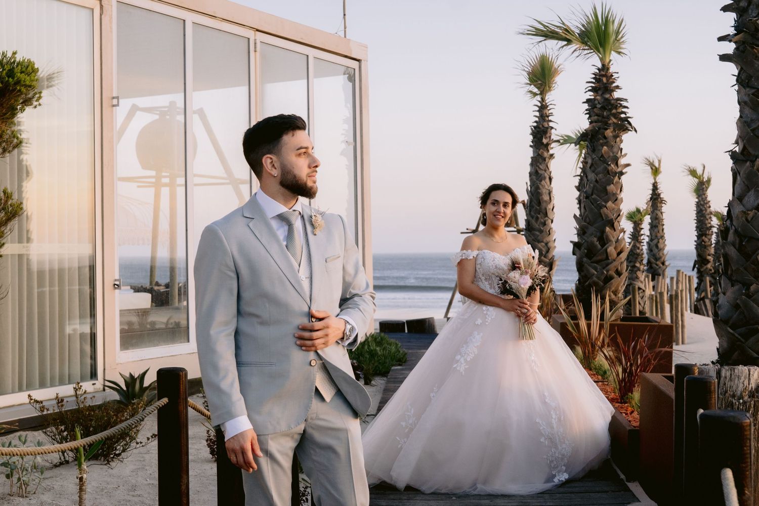 Cobertura completa do casamento em [cidade], fotos emocionantes para lembranças eternas.
