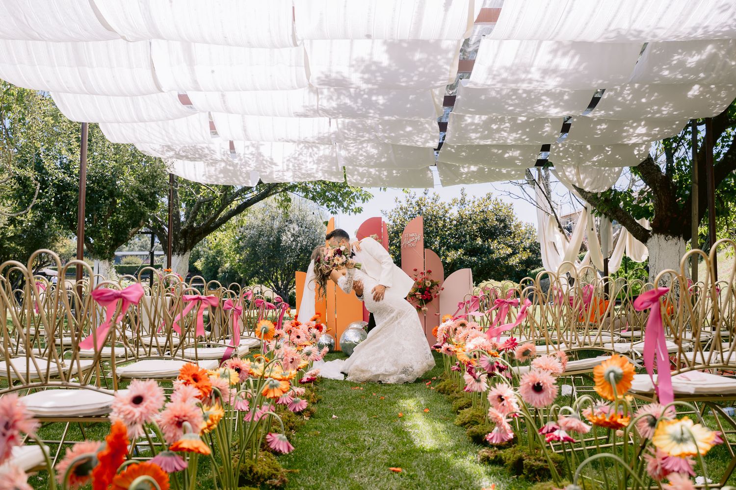 Fotógrafo de casamento registrando emoções reais, fotos perfeitas para álbuns e quadros.