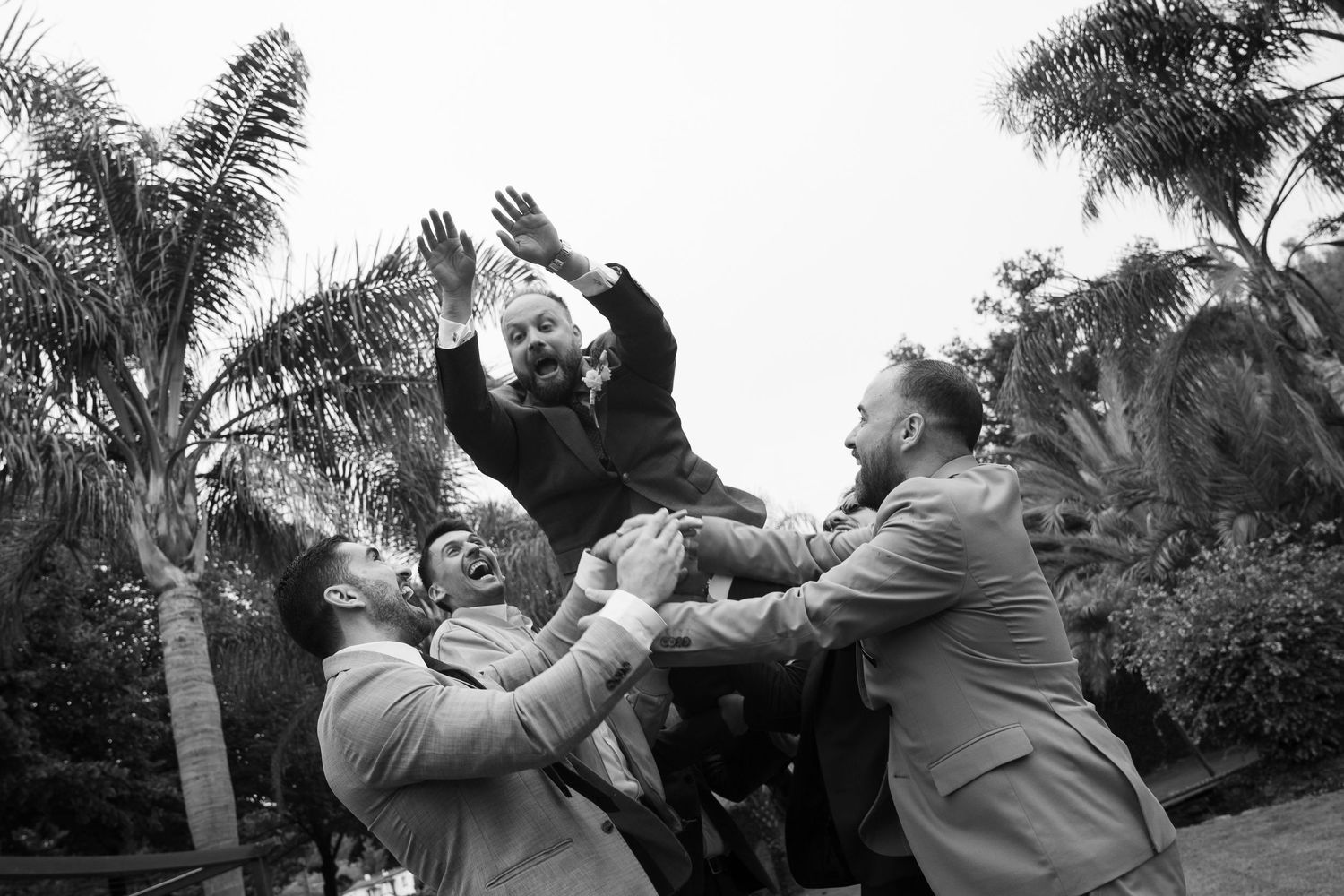 Cobertura completa de casamento em [cidade], com fotos espontâneas e emocionantes, perfeitas para álbuns impressos, quadros e lembranças per