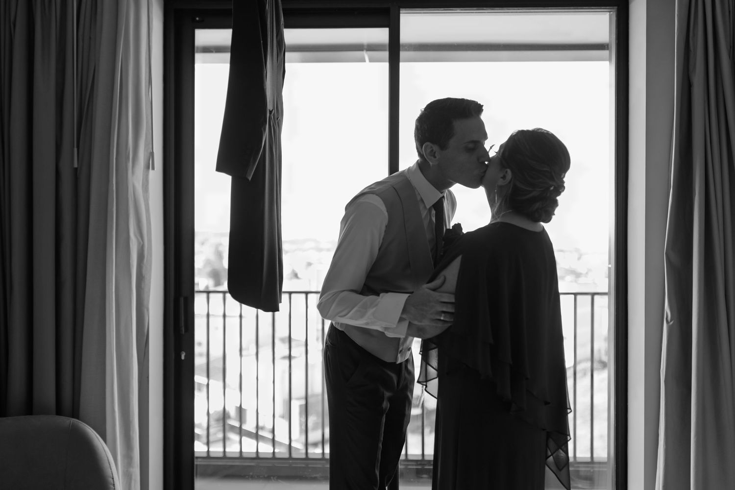Momentos especiais do casamento em Portugal, registrados com arte para álbuns e impressos.