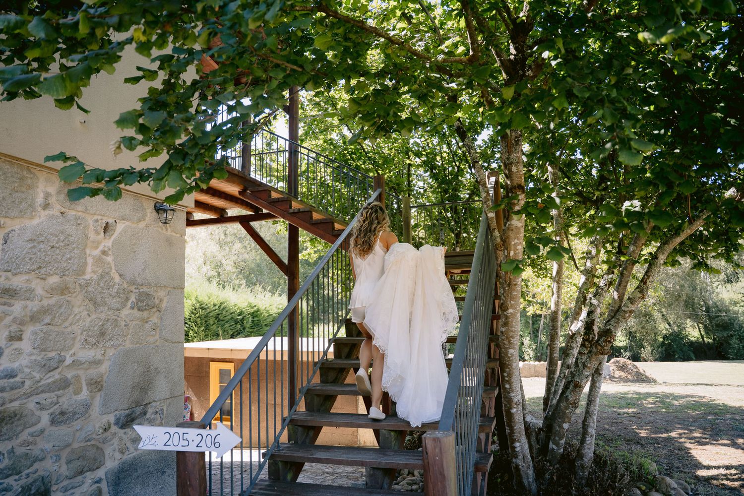 Fotografia de casamento criativa, com fotos de ensaio e cerimônia para álbuns e impressos.
