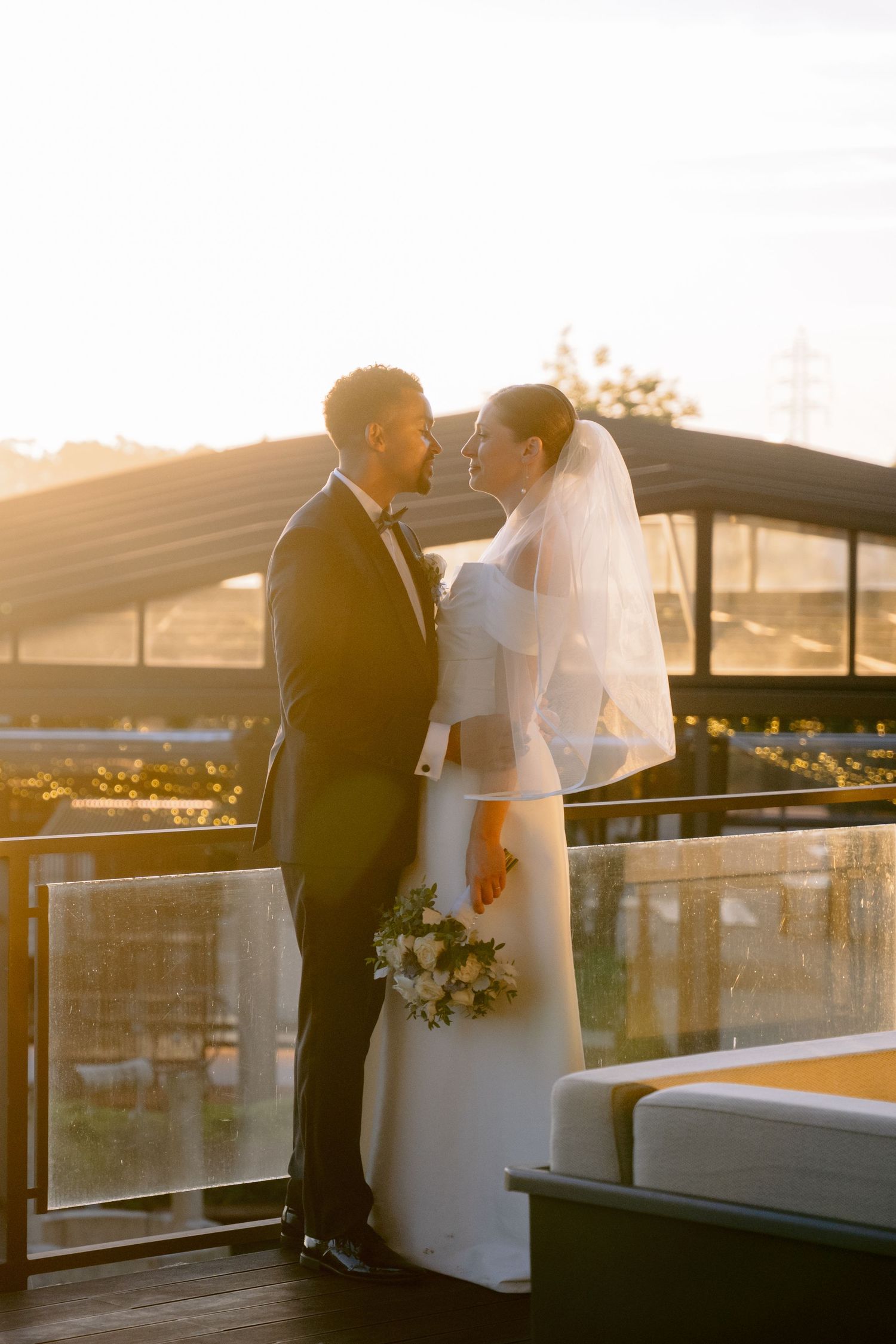 Fotos de casamento profissionais, capturando amor, alegria e detalhes especiais.