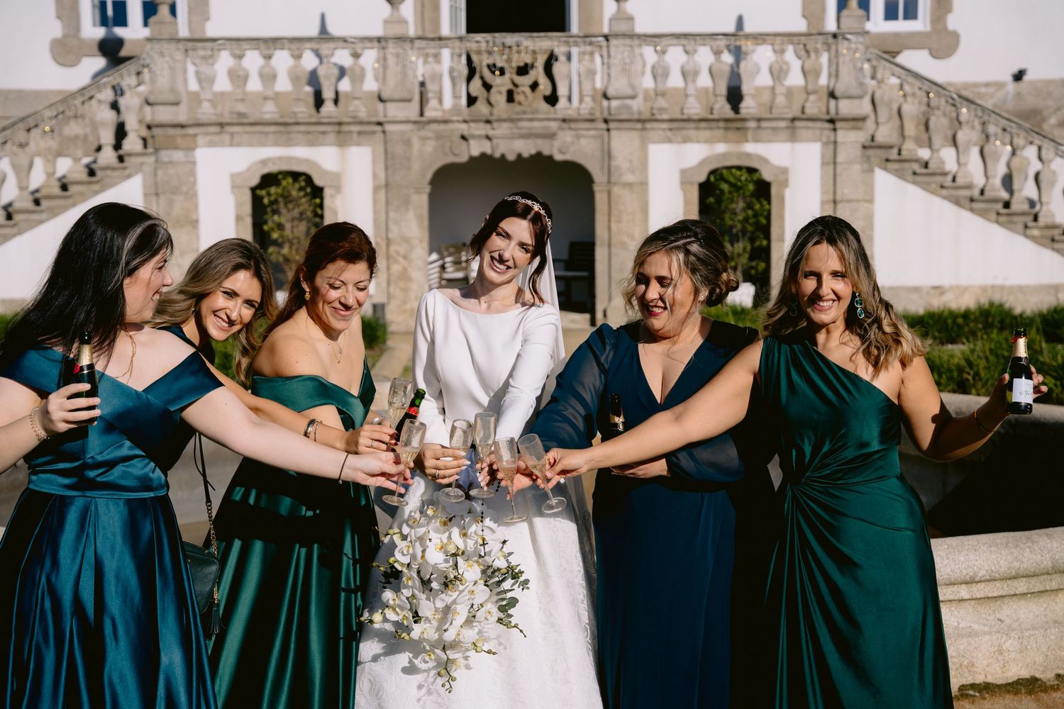 Momentos especiais do casamento em Portugal, registrados com arte para álbuns e impressos.