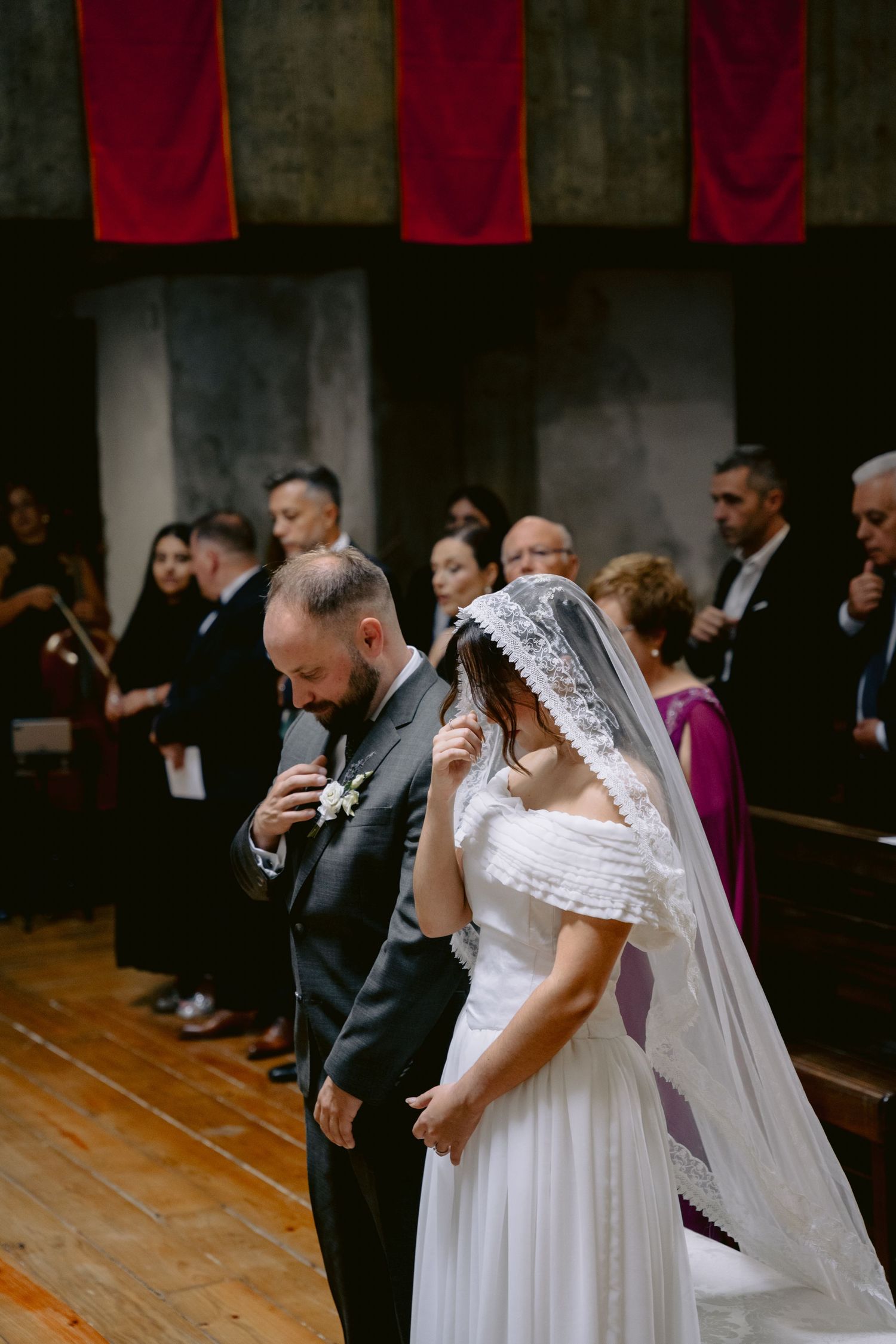 Transforme seu casamento em uma coleção de memórias inesquecíveis com fotos profissionais que ficam lindas em álbuns, impressos e lembranças