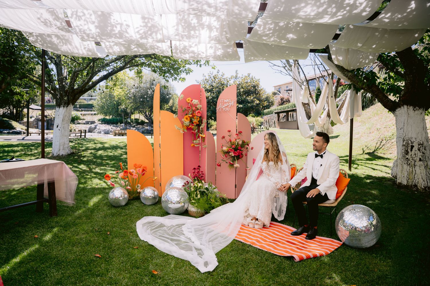 Fotógrafo de casamento registrando emoções reais, fotos perfeitas para álbuns e quadros.Cobertura de casamento em Portugal, capturando momen