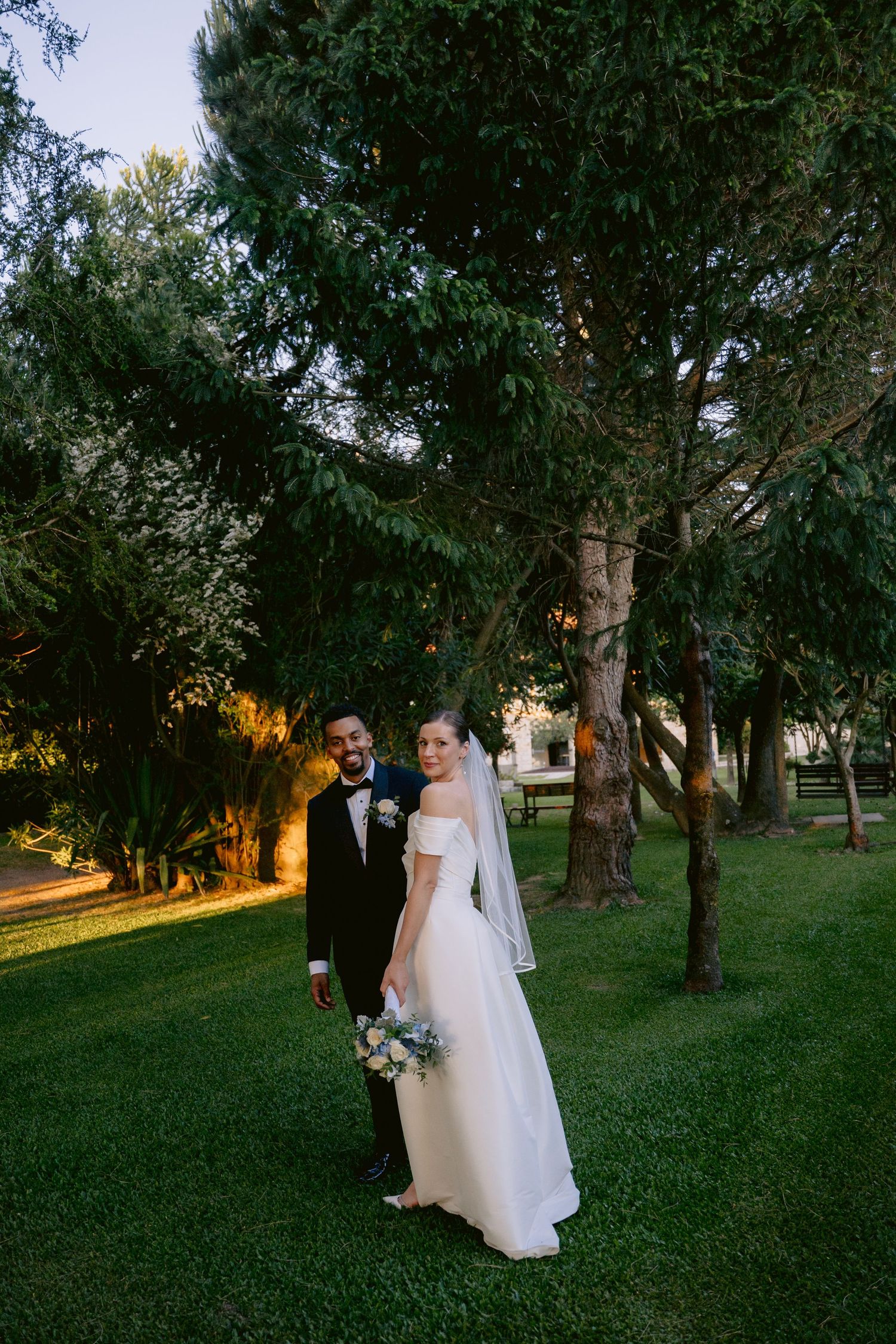Fotos de casamento profissionais, capturando amor, alegria e detalhes especiais.