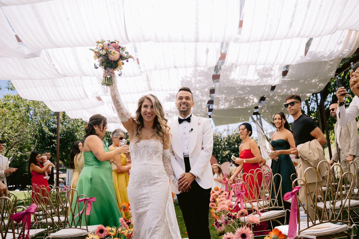 Fotógrafo de casamento registrando emoções reais, fotos perfeitas para álbuns e quadros.