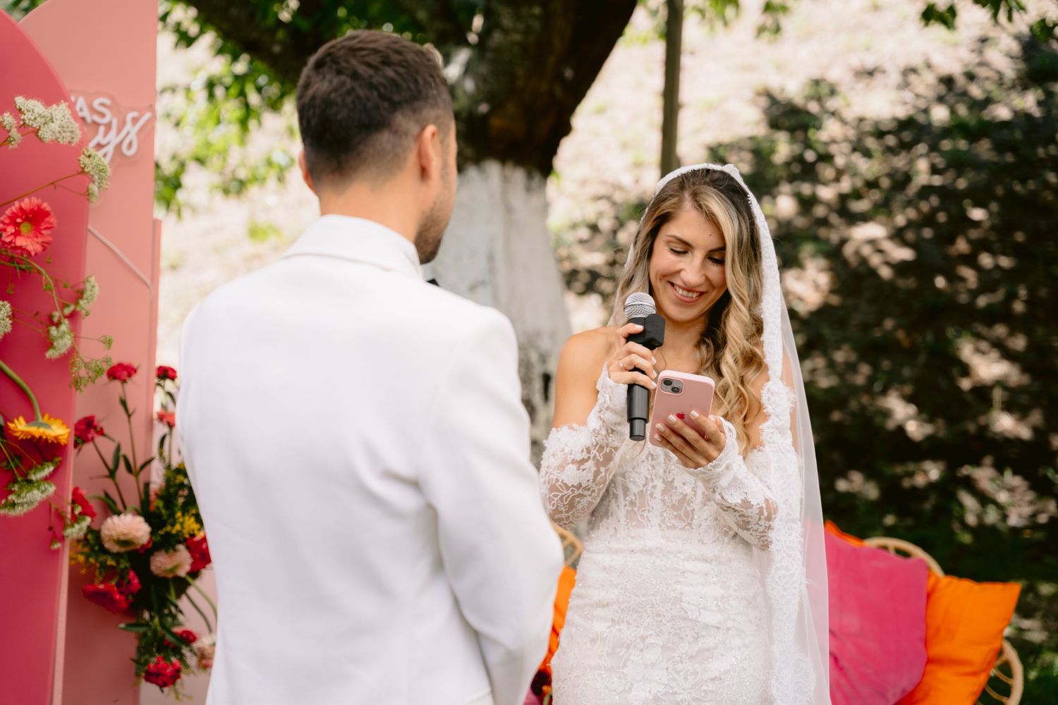 Fotógrafo de casamento em Portugal, eternizando momentos especiais em fotos e impressos.