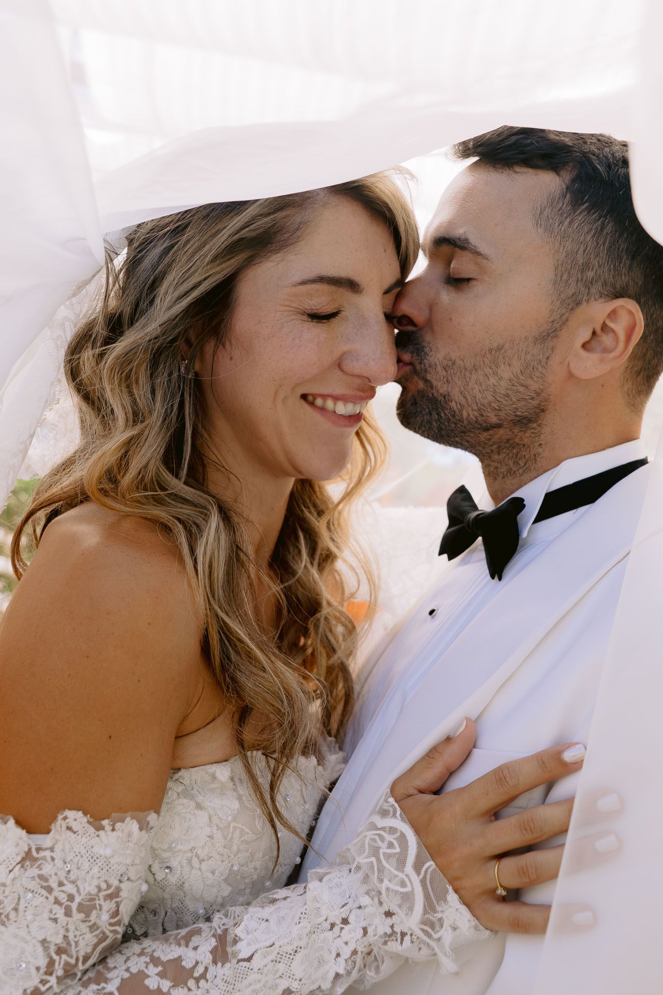 Fotógrafo de casamento registrando emoções reais, fotos perfeitas para álbuns e quadros.