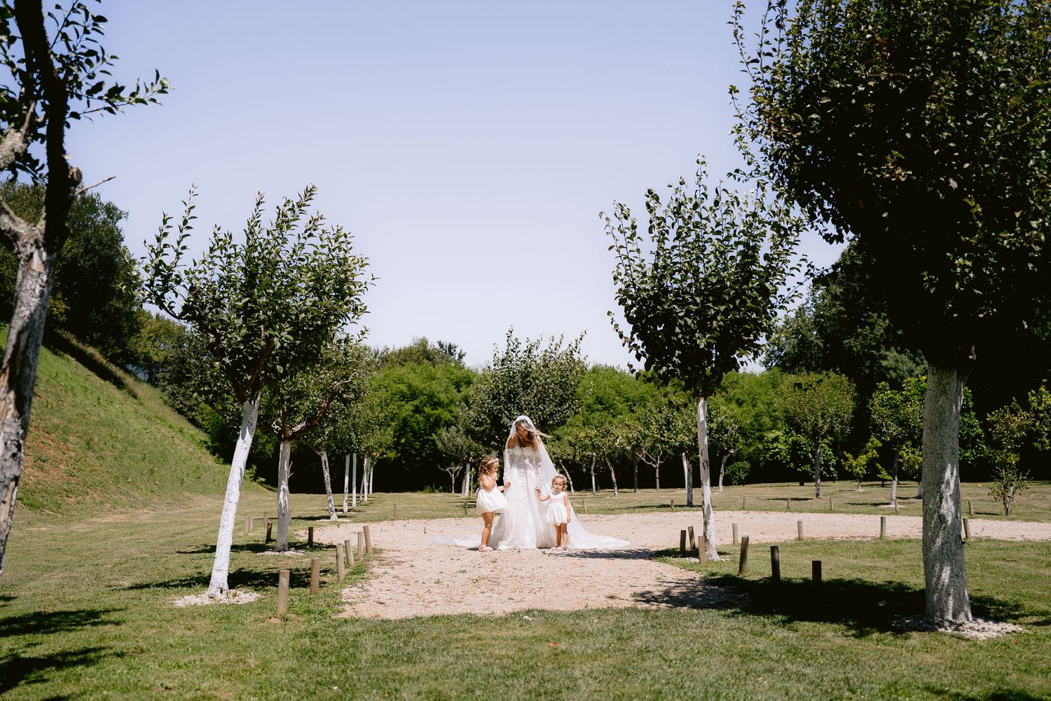 Cobertura de casamento em Portugal, capturando momentos espontâneos para lembranças eternas.