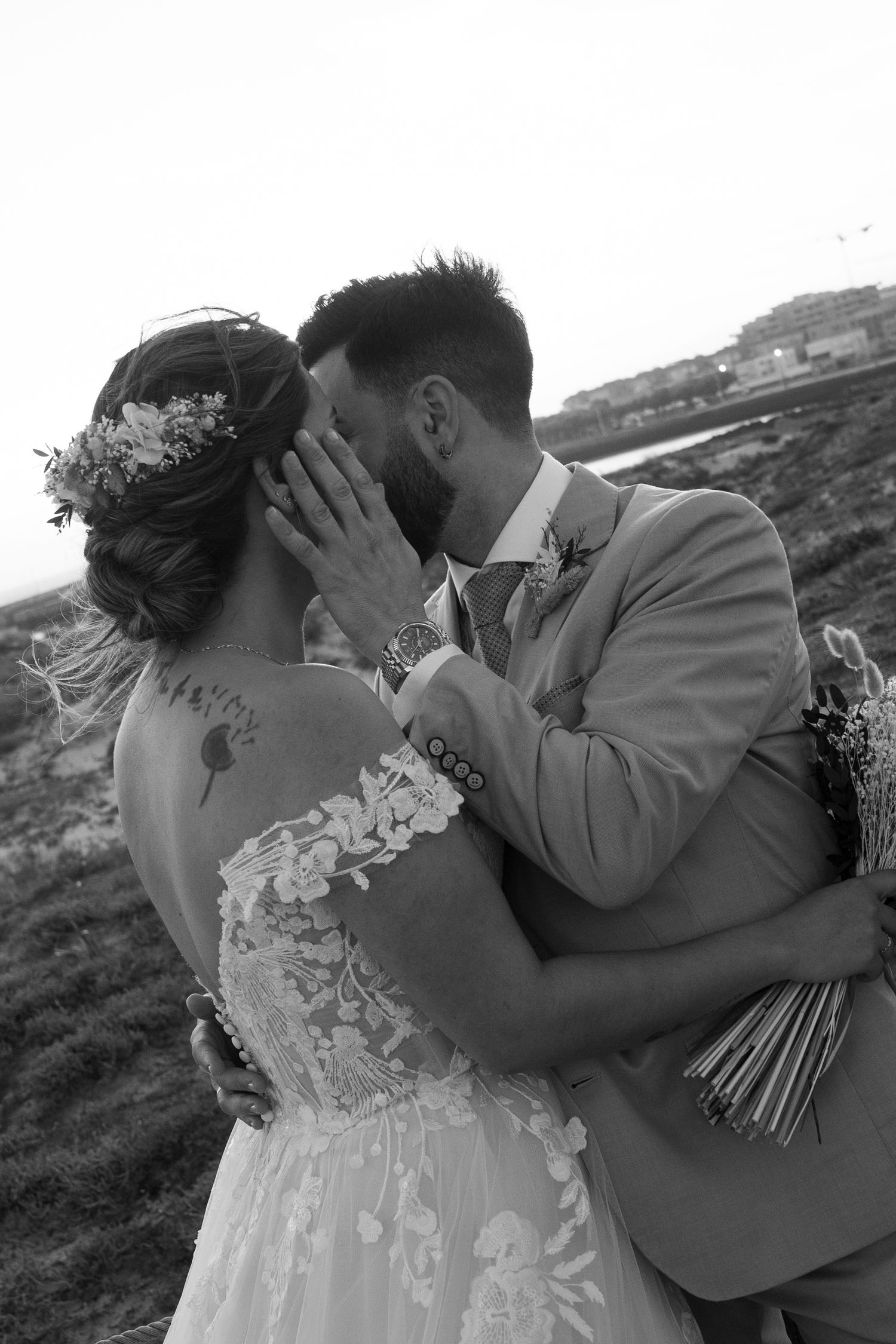 Cobertura completa do casamento em [cidade], fotos emocionantes para lembranças eternas.