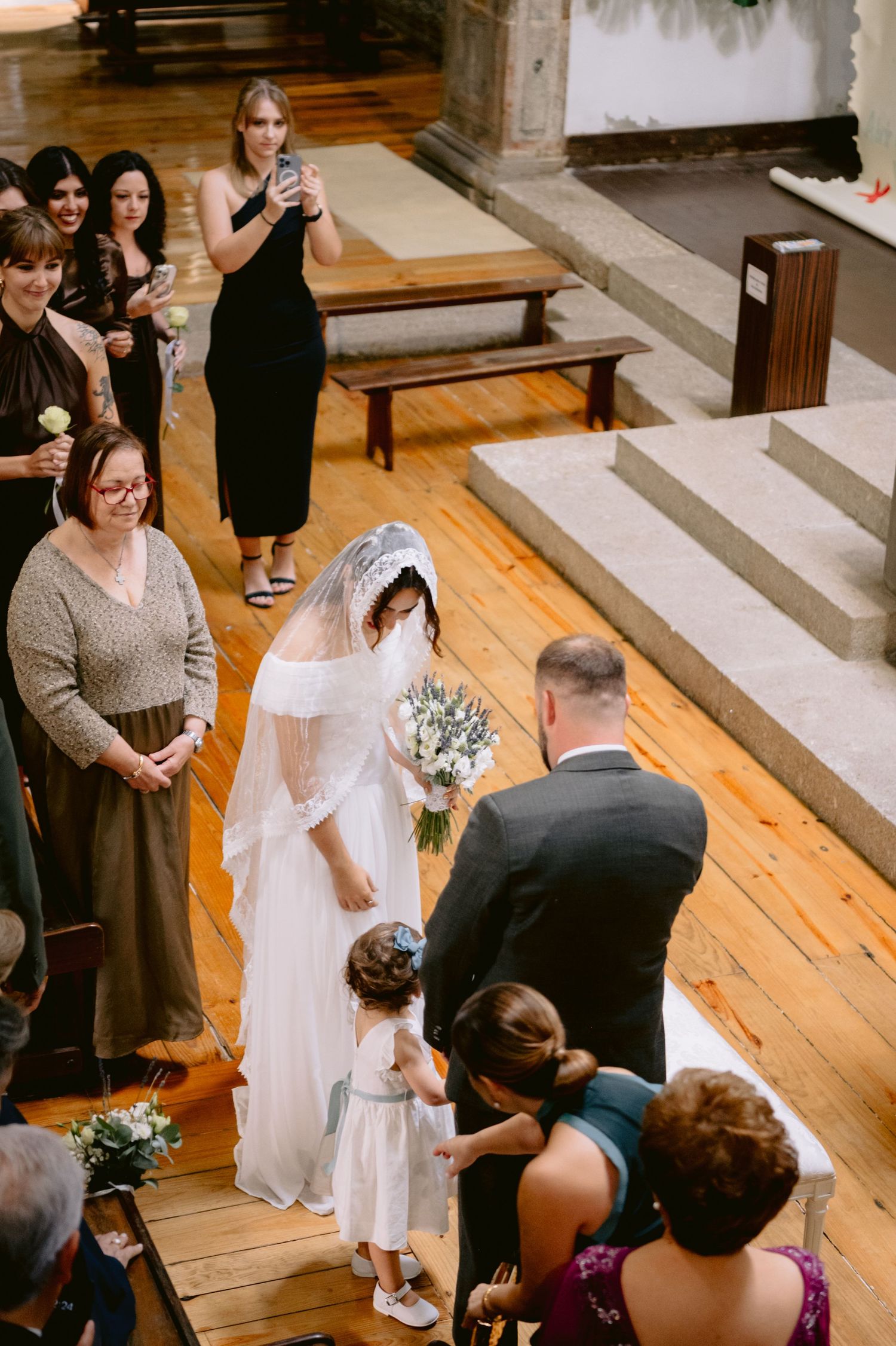 Transforme seu casamento em uma coleção de memórias inesquecíveis com fotos profissionais que ficam lindas em álbuns, impressos e lembranças