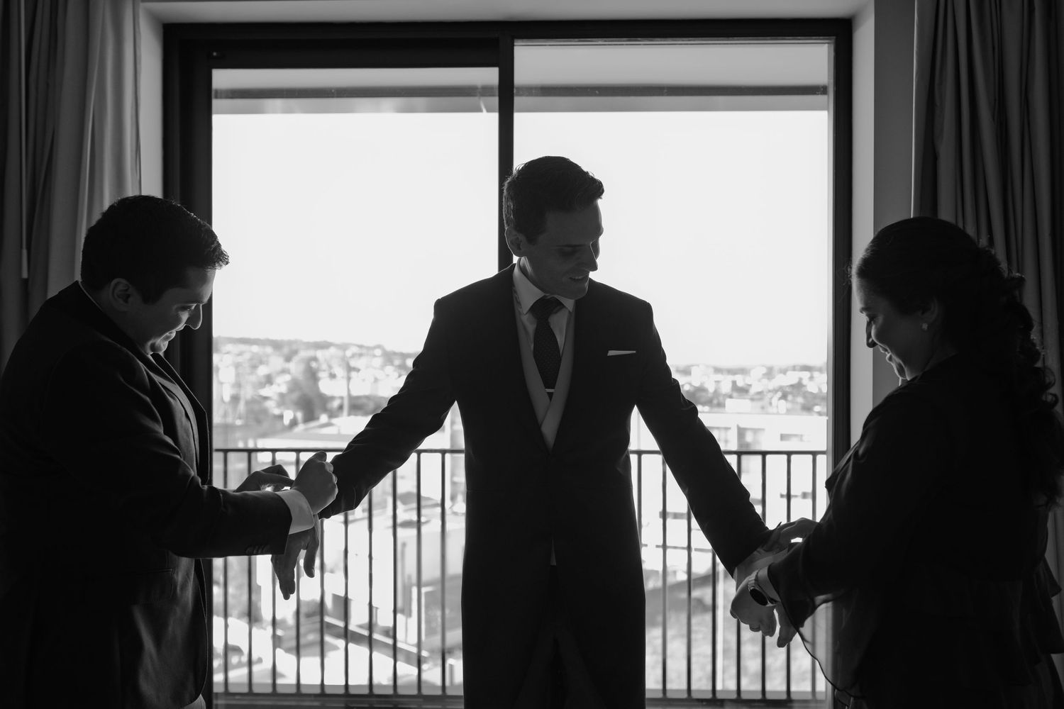 Momentos especiais do casamento em Portugal, registrados com arte para álbuns e impressos.
