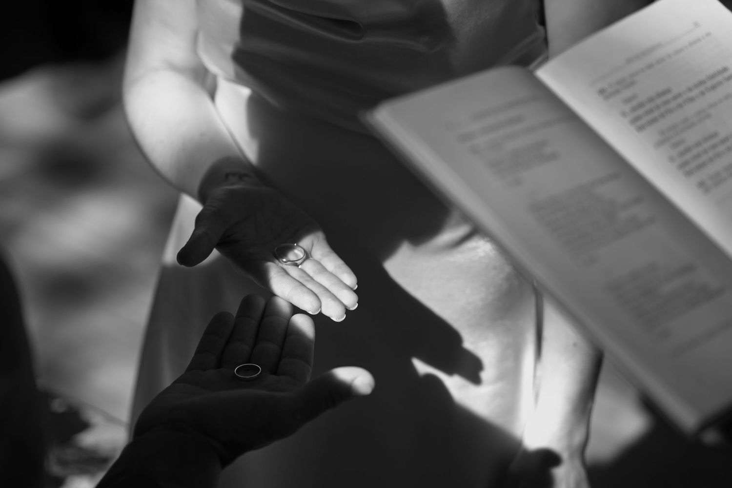 Fotografia criativa e profissional de casamento, registrando detalhes, emoções e a felicidade dos noivos, com imagens que ficam lindas em ál