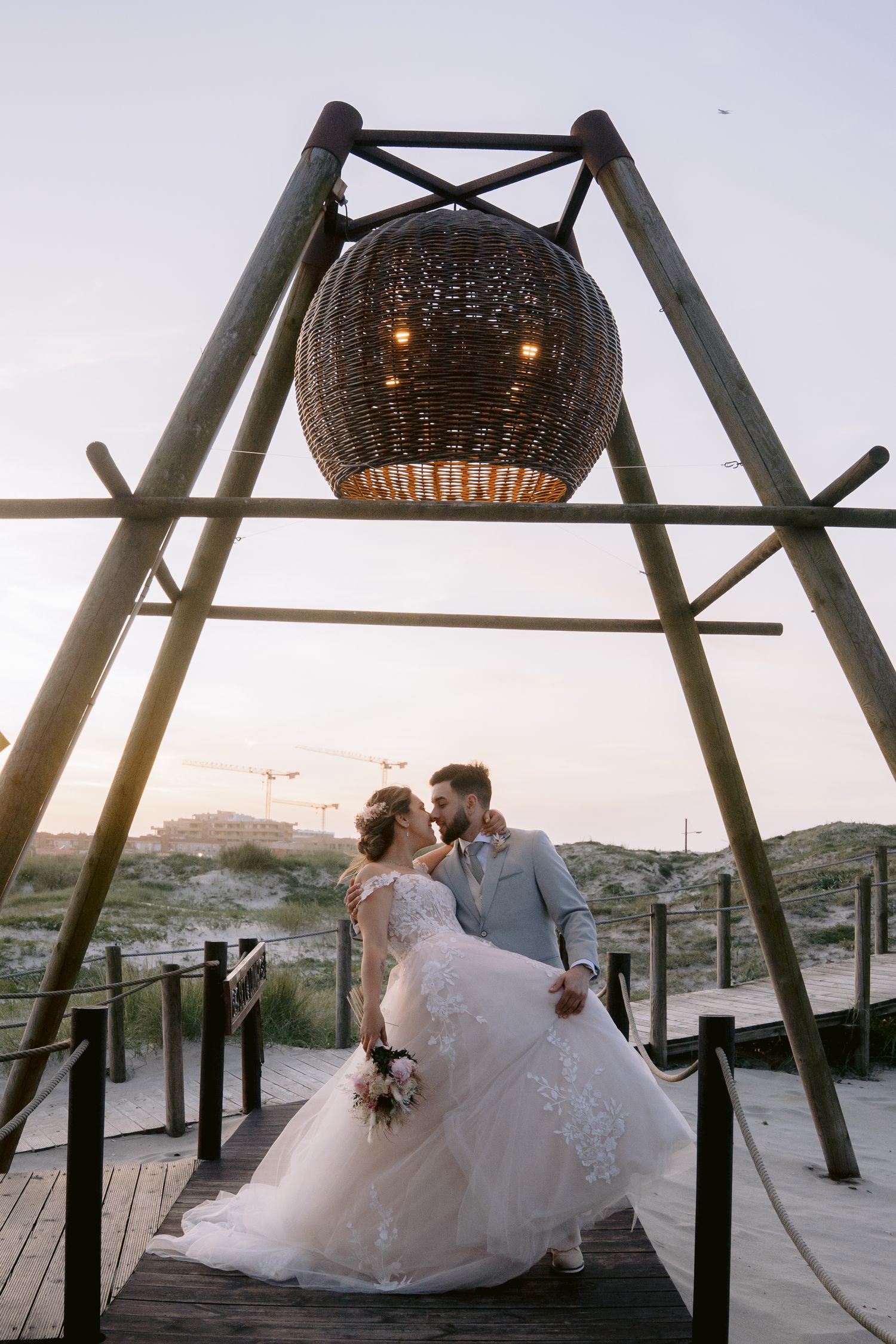 Cobertura completa do casamento em [cidade], fotos emocionantes para lembranças eternas.