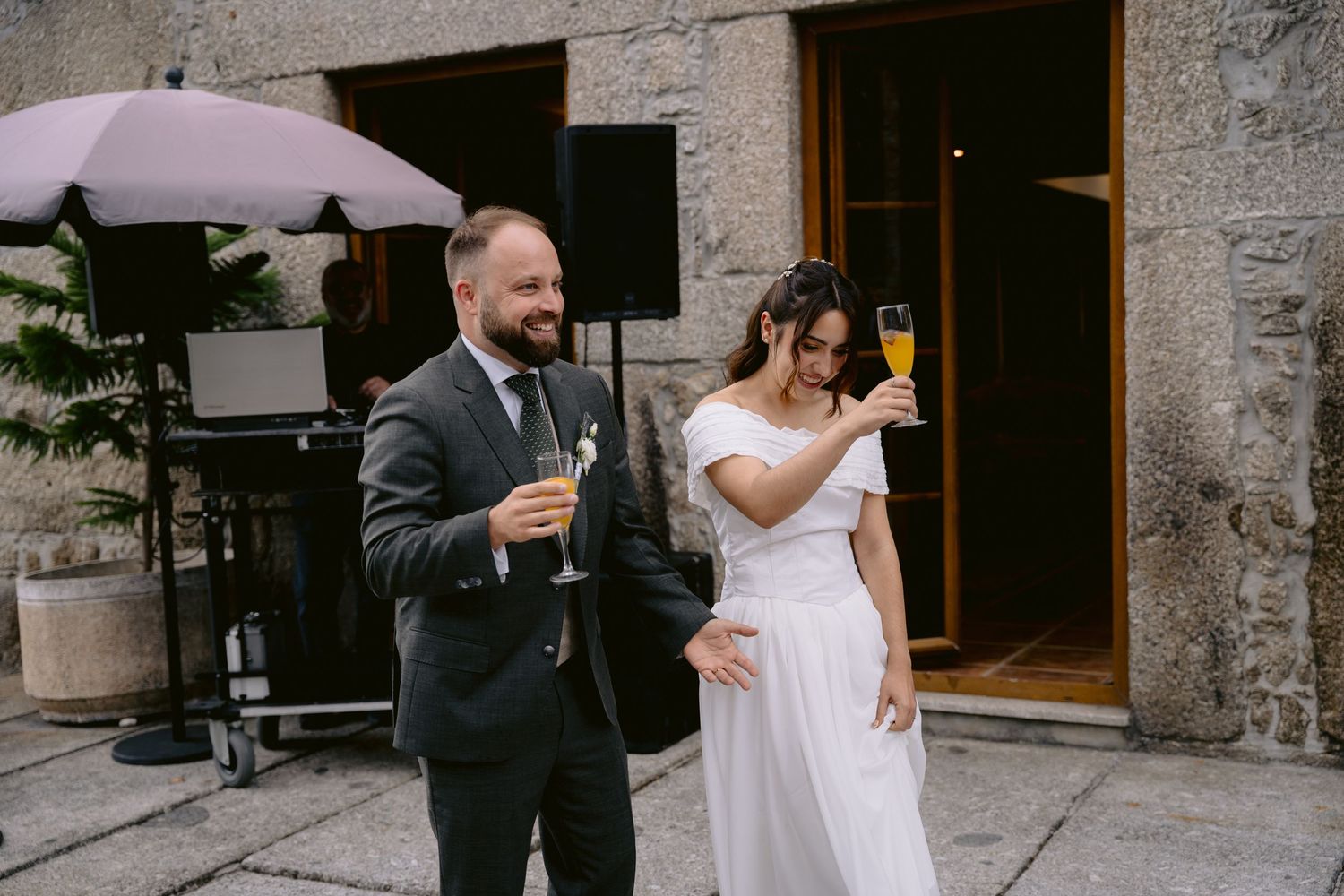 Fotógrafo de casamento em [cidade], especializado em registrar momentos únicos com fotos que se transformam em álbuns e impressos de alta qu