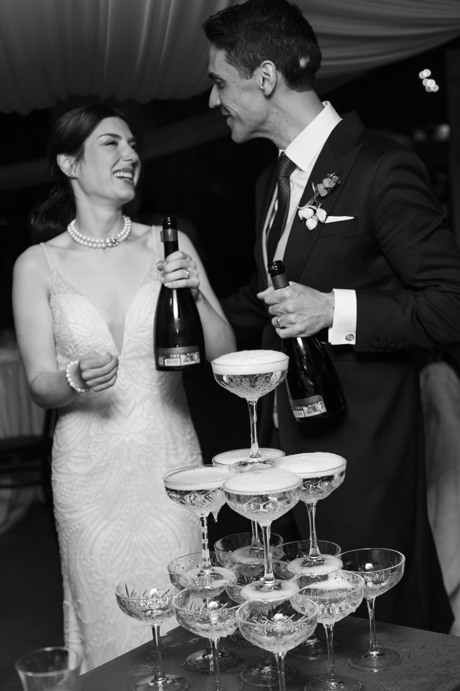 Transforme seu grande dia em memórias eternas com fotos de casamento profissionais, perfeitas para álbuns, ensaios de noivos, impressos e qu