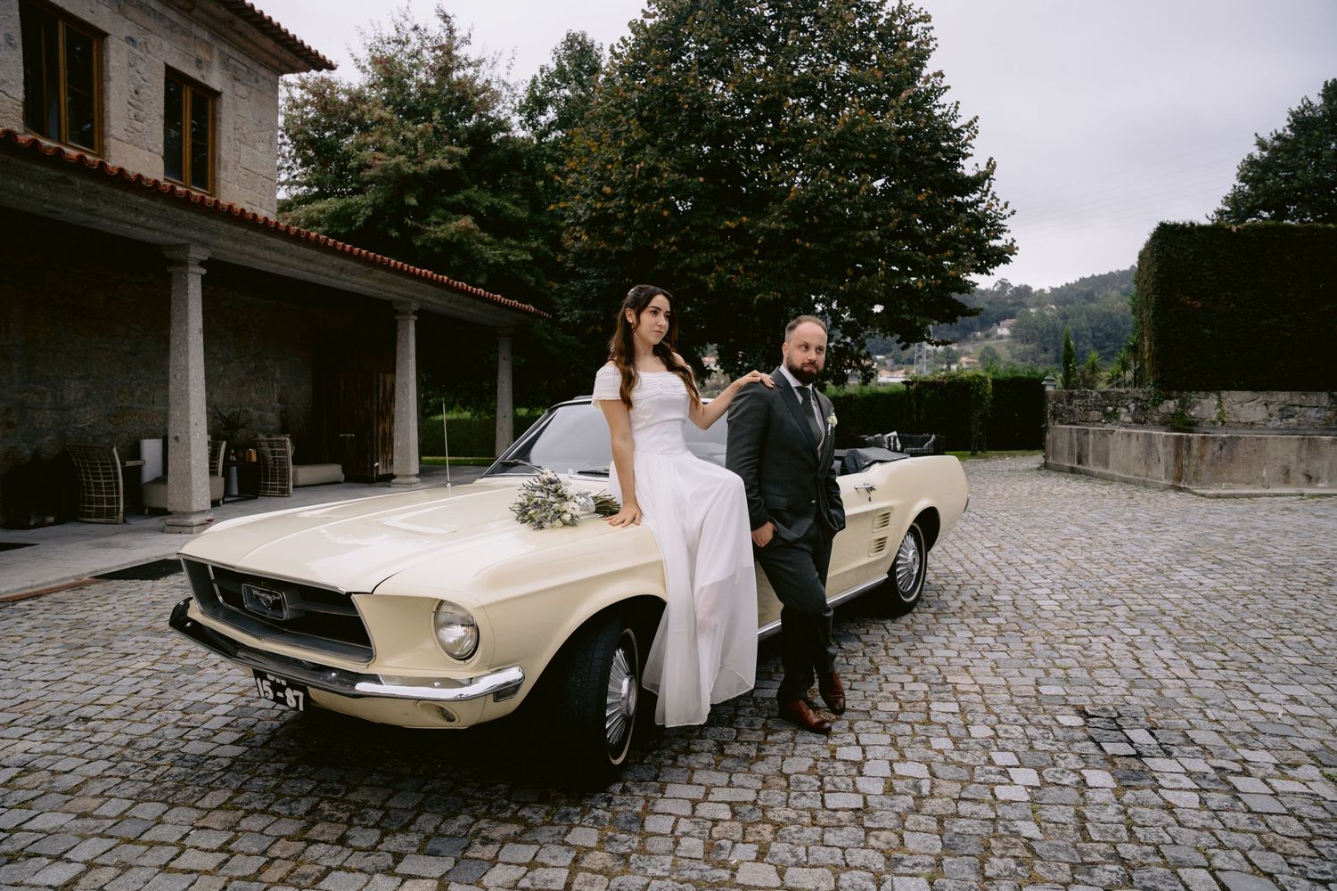 Cobertura completa de casamento em [cidade], com fotos espontâneas e emocionantes, perfeitas para álbuns impressos, quadros e lembranças per