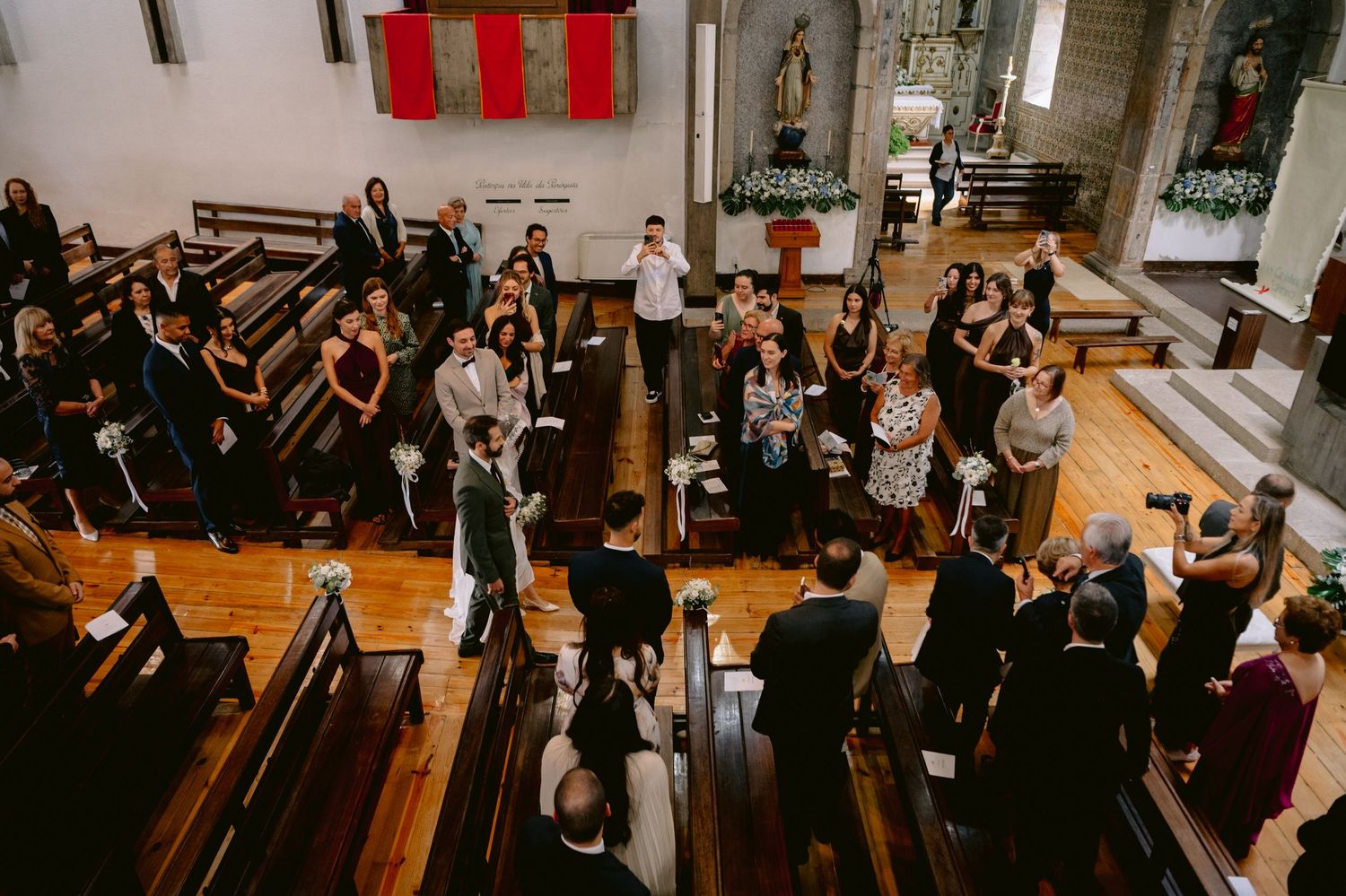 Transforme seu casamento em uma coleção de memórias inesquecíveis com fotos profissionais que ficam lindas em álbuns, impressos e lembranças