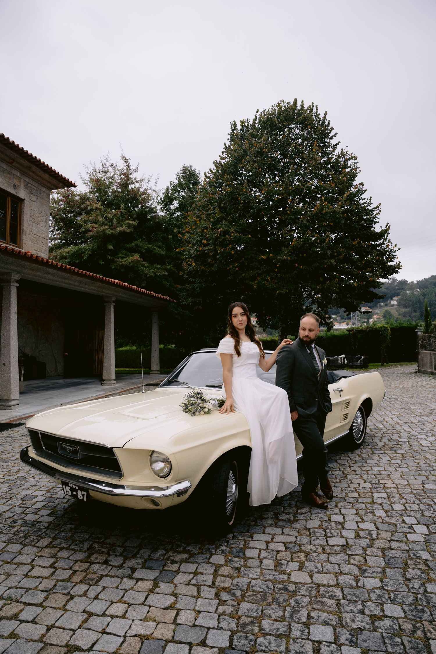 Capturamos cada sorriso, abraço e olhar do seu casamento em [cidade], transformando momentos especiais em fotos profissionais para ensaios,