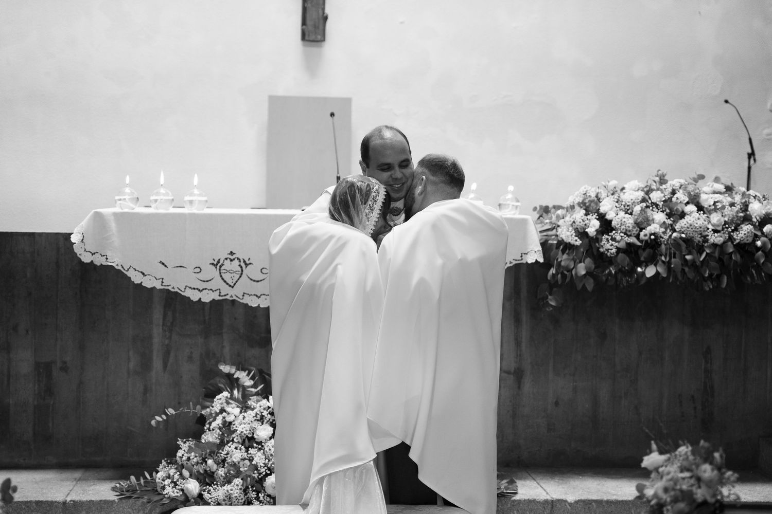 Transforme seu casamento em uma coleção de memórias inesquecíveis com fotos profissionais que ficam lindas em álbuns, impressos e lembranças