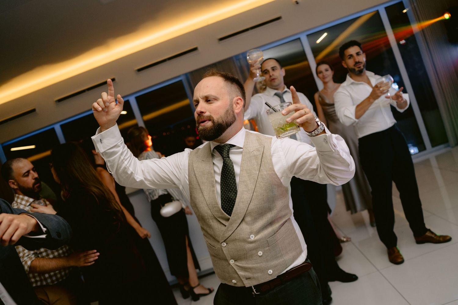 Transformamos cada instante do casamento em imagens inesquecíveis, perfeitas para álbuns, impressos personalizados e recordações que contam