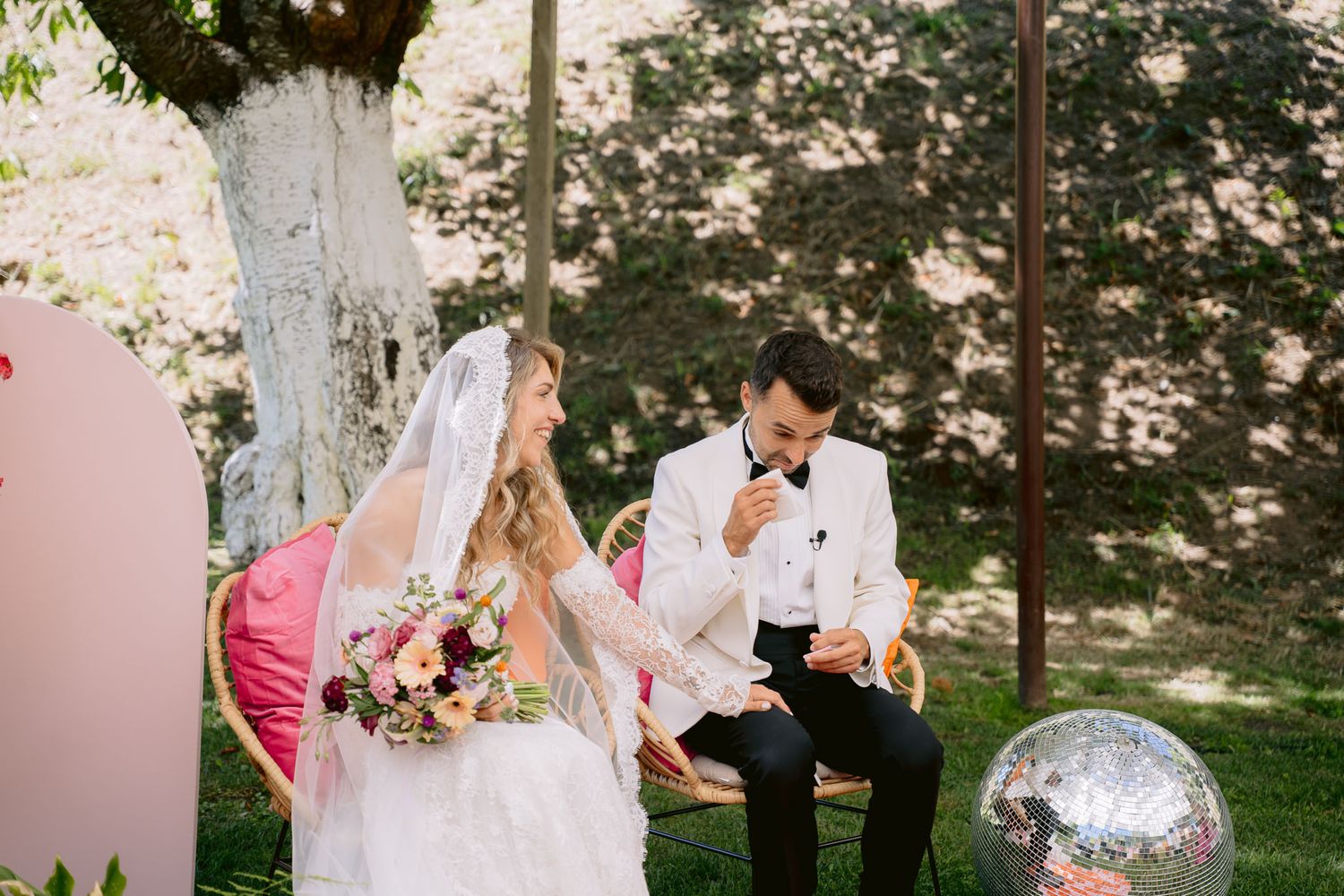 Fotógrafo de casamento registrando emoções reais, fotos perfeitas para álbuns e quadros.
