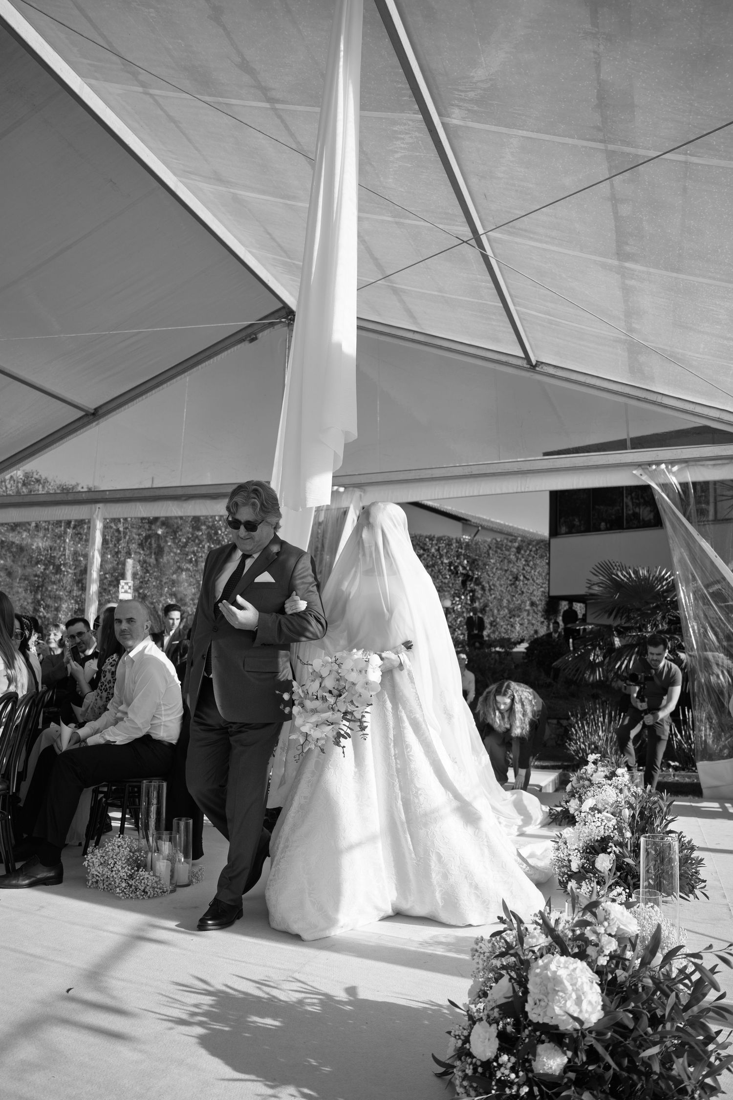 Momentos especiais do casamento em Portugal, registrados com arte para álbuns e impressos.