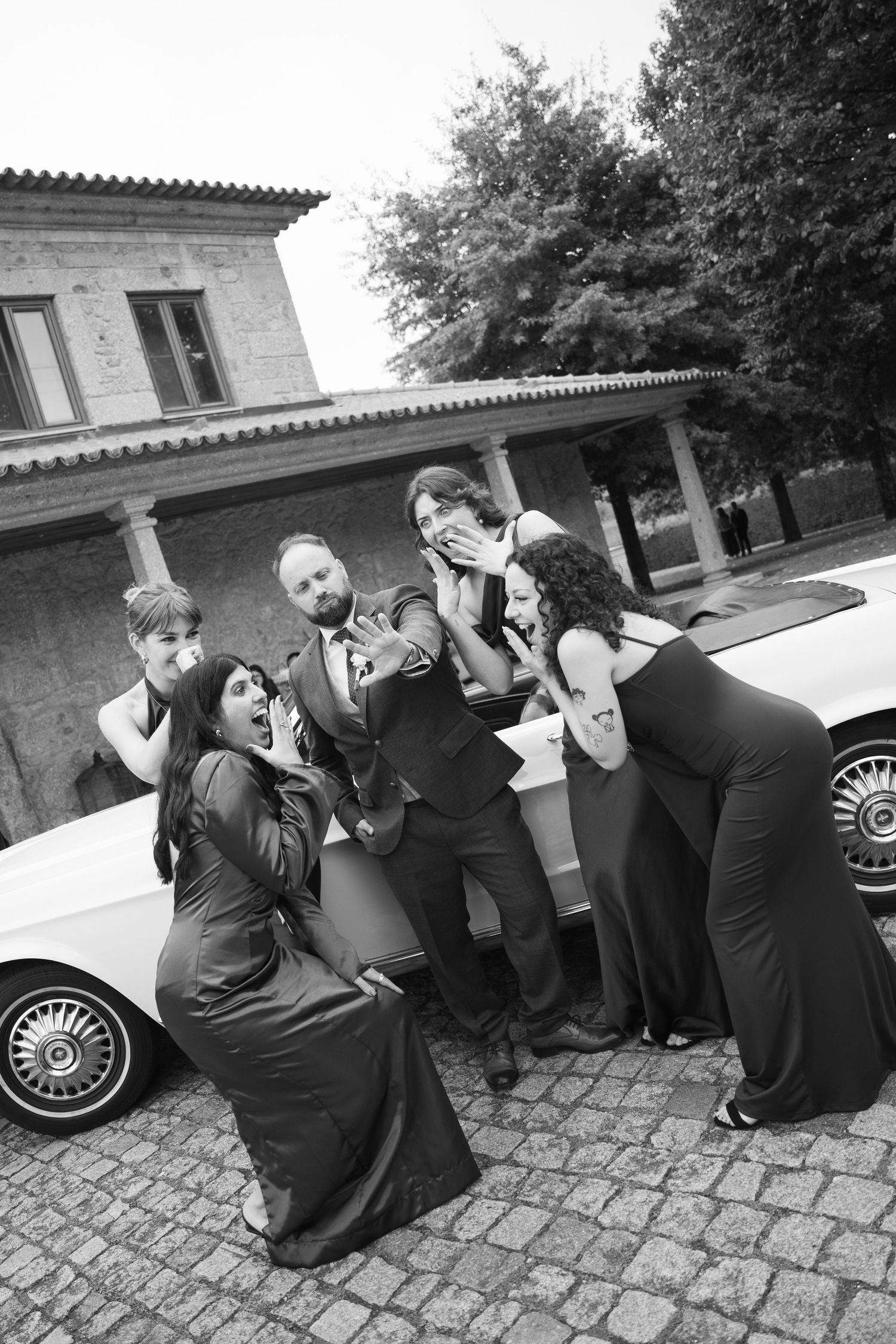Cobertura completa de casamento em [cidade], com fotos espontâneas e emocionantes, perfeitas para álbuns impressos, quadros e lembranças per