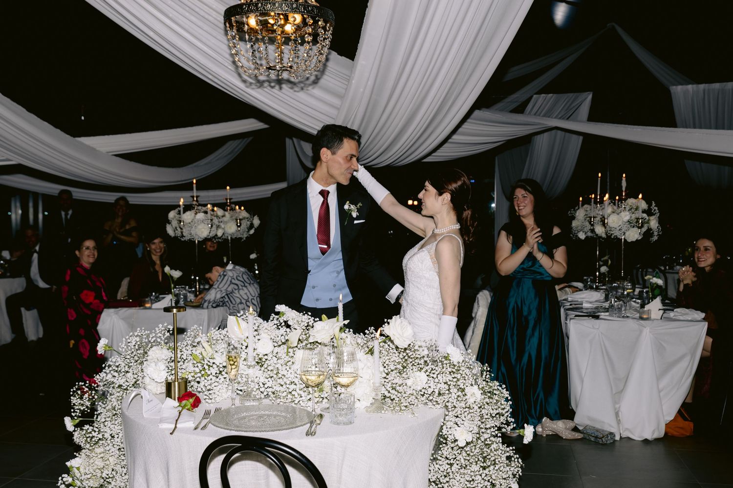 Transforme seu grande dia em memórias eternas com fotos de casamento profissionais, perfeitas para álbuns, ensaios de noivos, impressos e qu