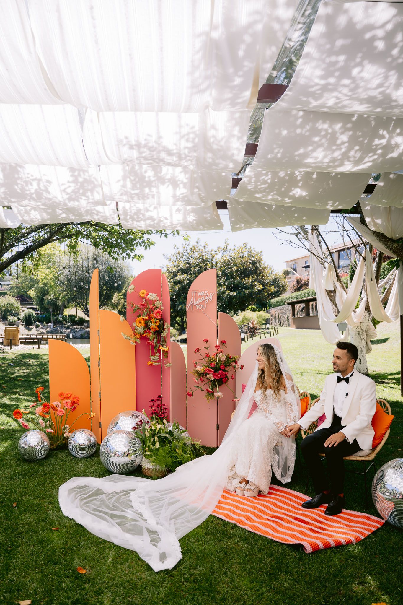 Cobertura de casamento em Portugal, capturando momentos espontâneos para lembranças eternas.