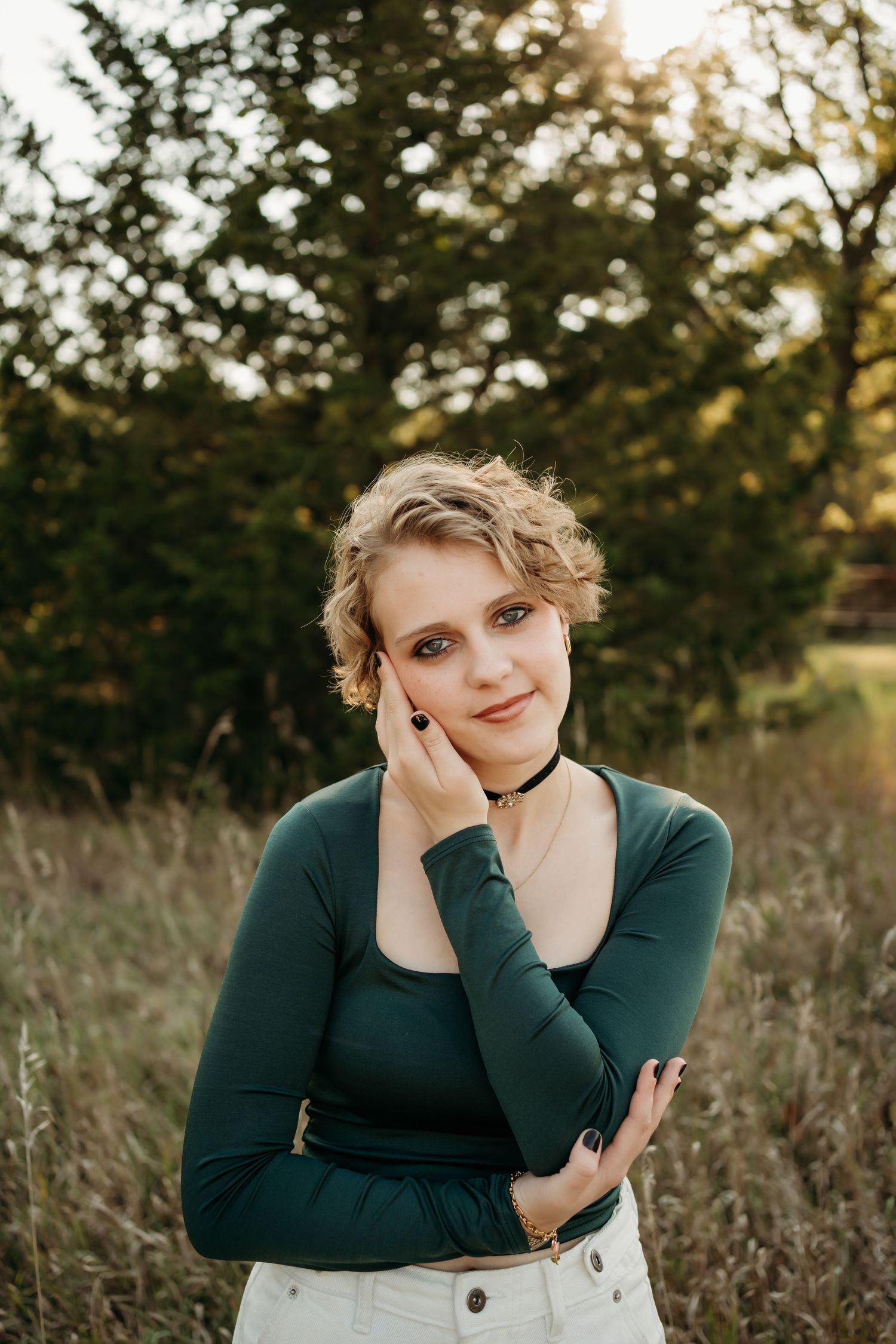 Kansas portrait photographer capturing lifestyle portrait outdoors