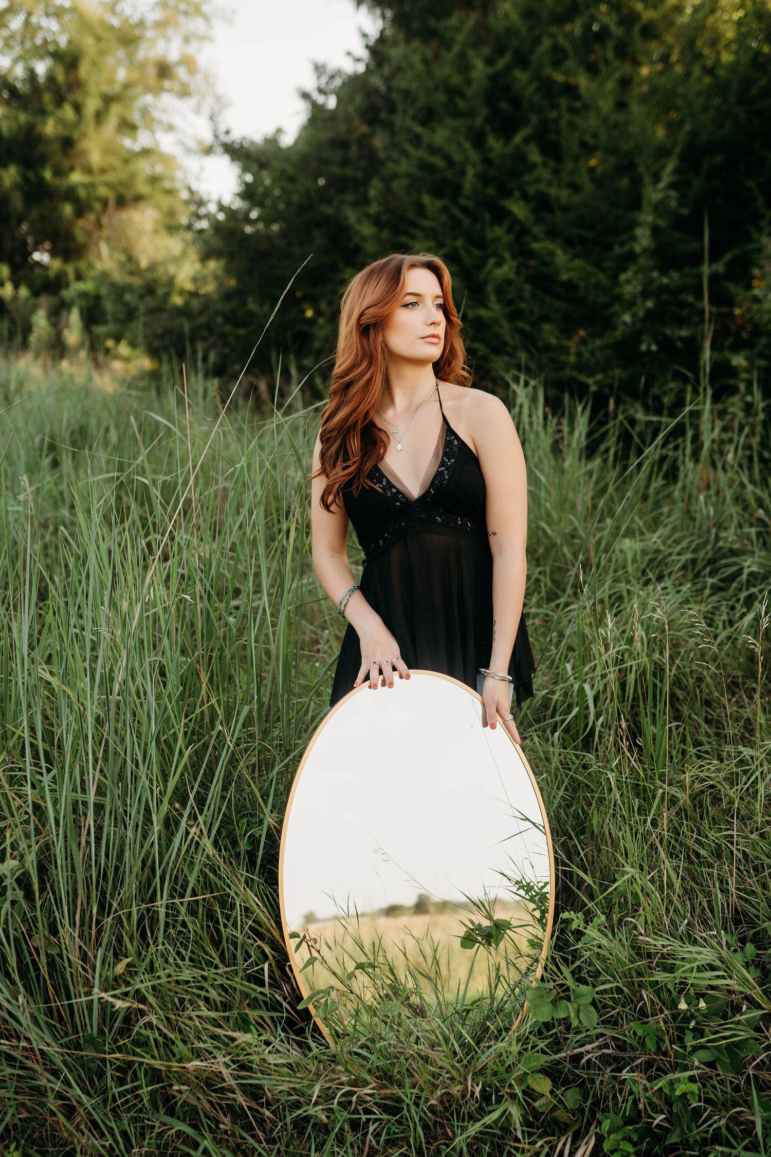 Kansas portrait photographer capturing lifestyle portrait outdoors