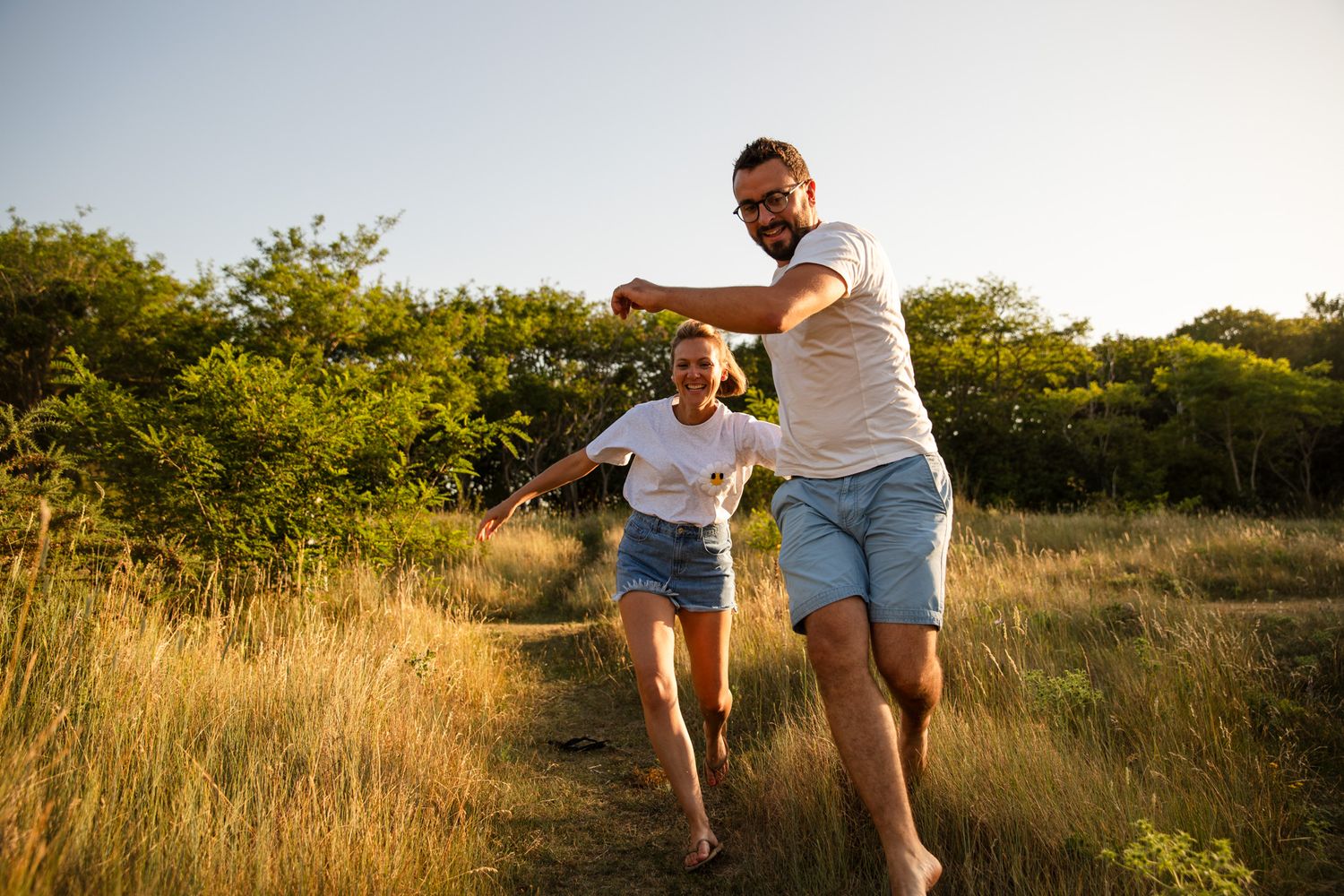 shooting photo couple plage de ouistreham coucher du soleil photographe normandie