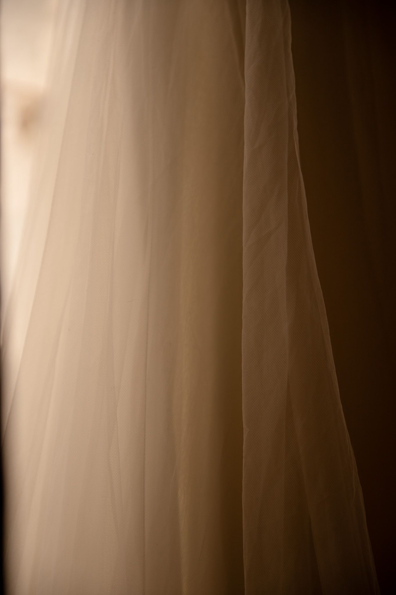 Photographe de mariage Caen Normandie Lisieux détails de la robe de mariée d'Elisa