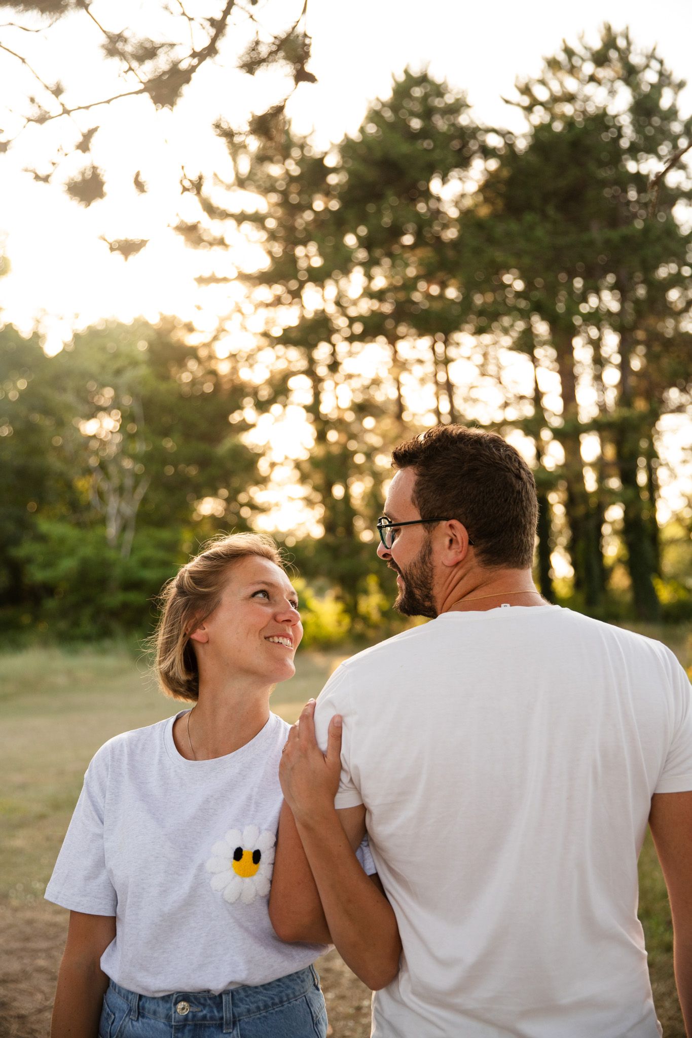 Shooting couple en forêt ouistreham caen normandie photographe famille séance photo couple plage de ouistreham forêt