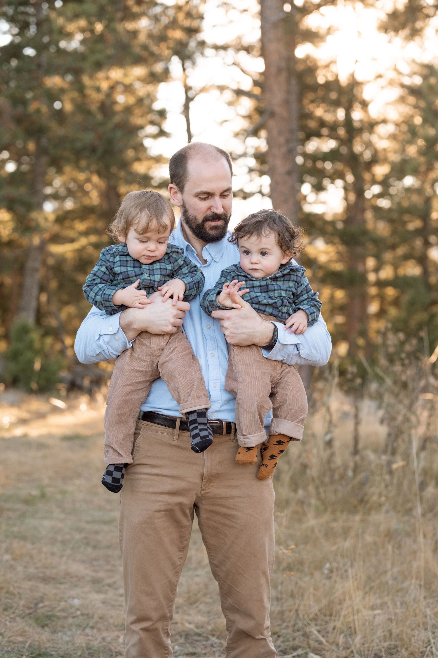 Father holding twin one year olds in matching outfits at Mt Falcon West in Indian Hills.