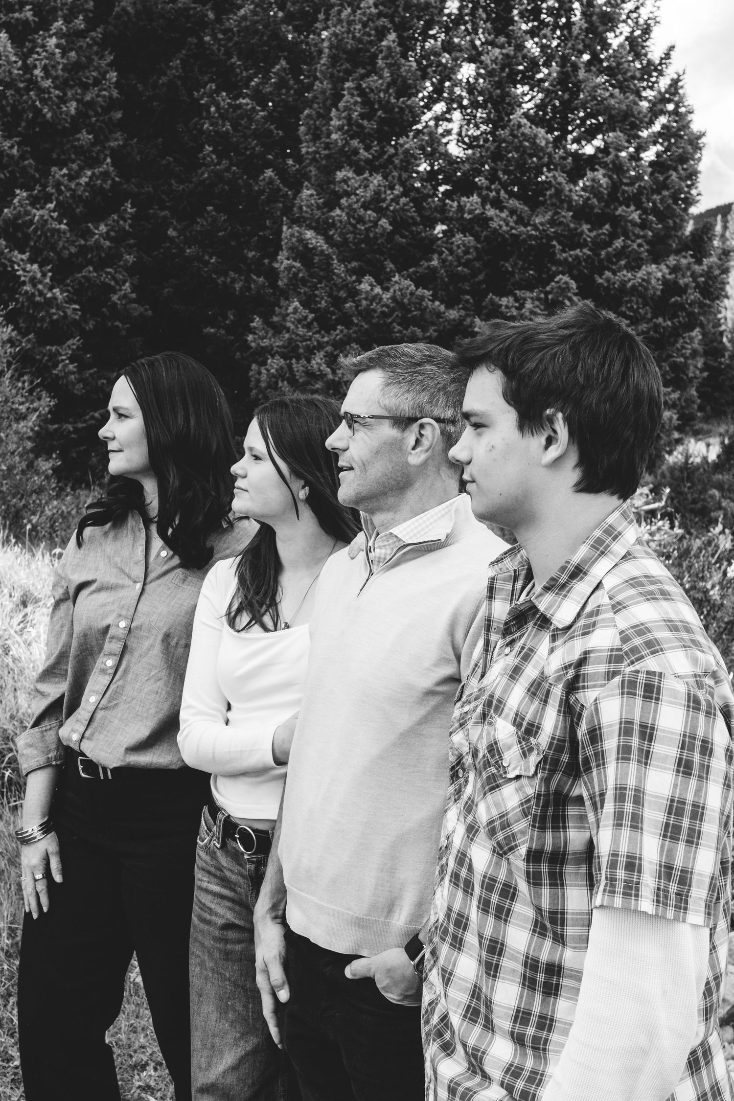 Black and white portrait of profiles of mother, father and their teenage children.