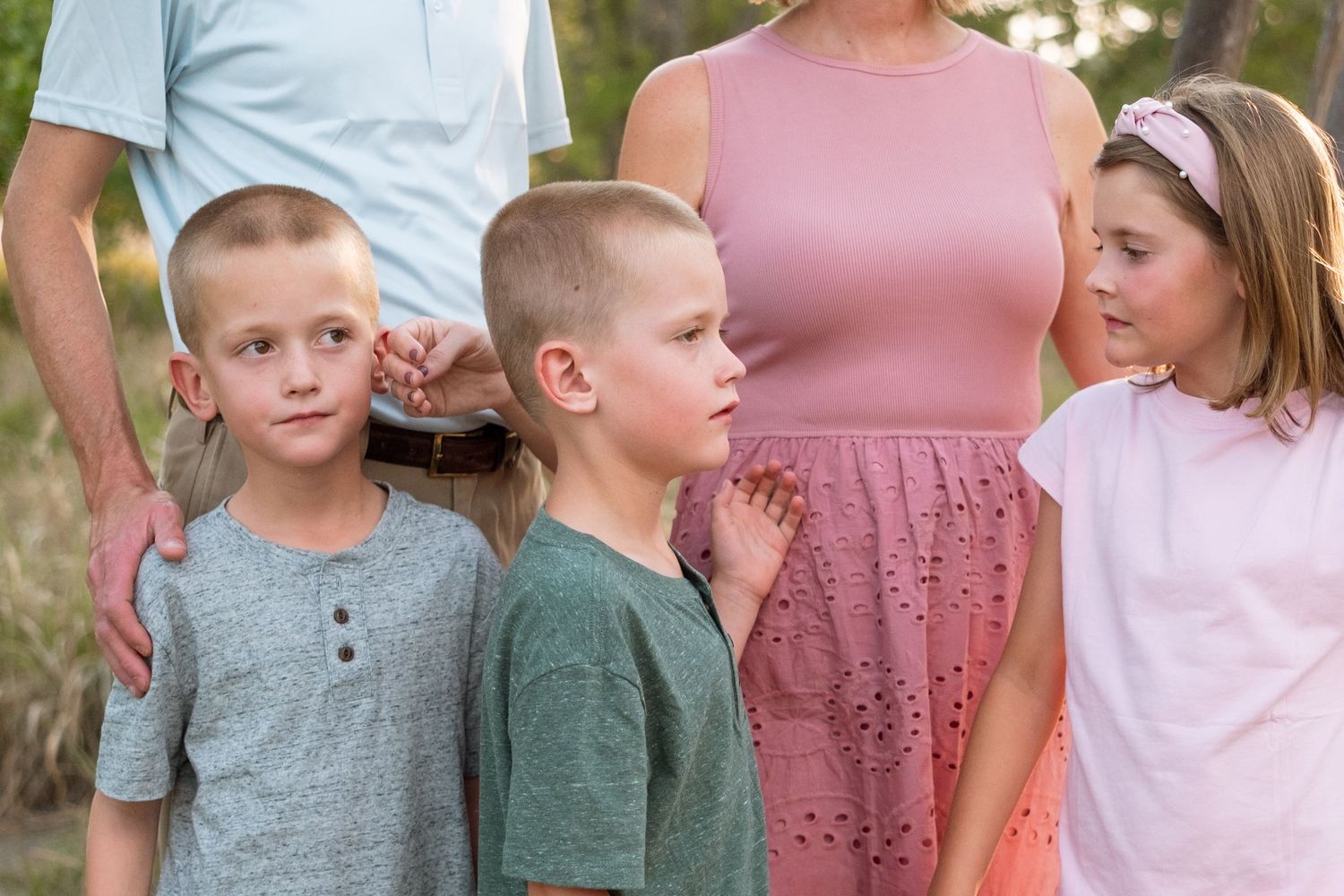 Close up candid of family during extended family photo session.