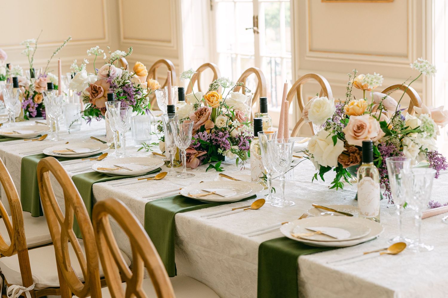 Elegant wedding reception table with floral centerpiece — Boston wedding photographer Helen Fang Studio