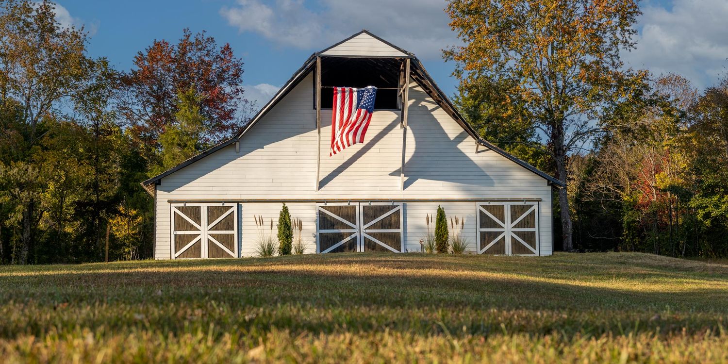 Photo of an iconic landmark barn in Nashville Tennessee. Often called the flag barn on Highway 100.