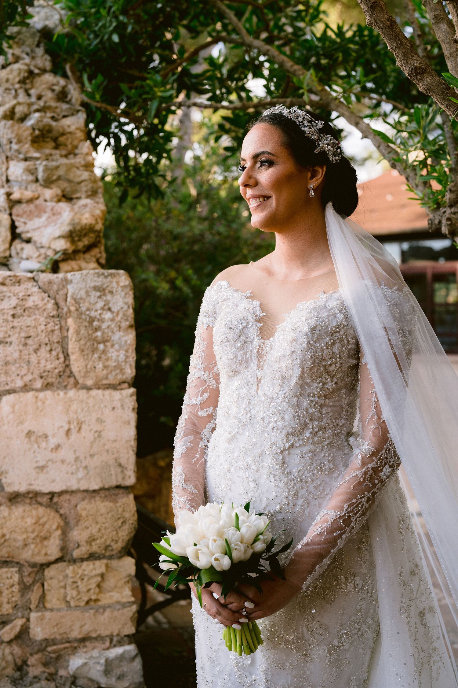 Vale luciendo su vestido de novia de Rose Wood Brides durante su boda en el Castell de Tamarit