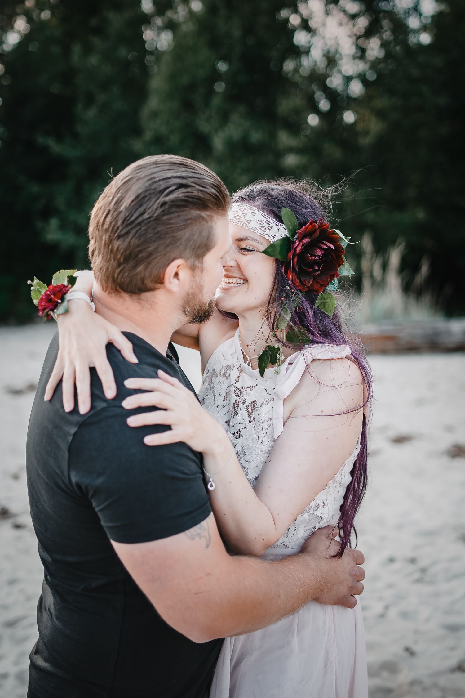 A romantic wedding photography sequence captures intimate kisses and embraces between a couple on a beach.