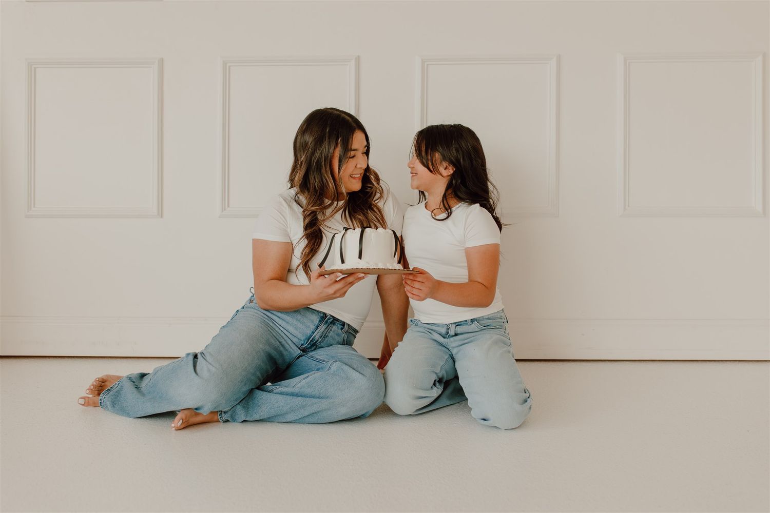 simple birthday photoshoot in Dallas texas. Mom and daughter. white shirt and jeans photoshoot