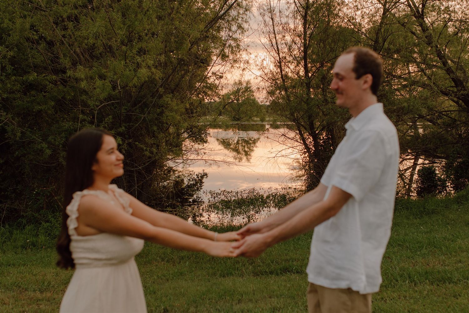 Sunset couples photoshoot in Dallas texas by lifestyle photographer Bianca Del Bosque