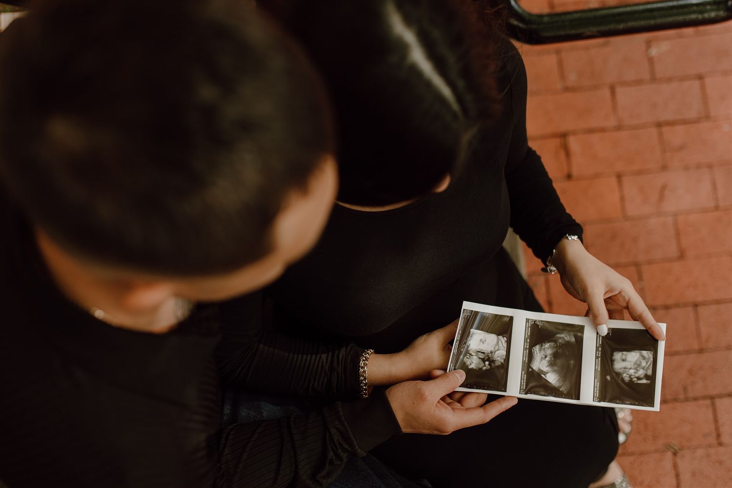 downtown Dallas photo inspo for maternity session. B Del Bosque Photography