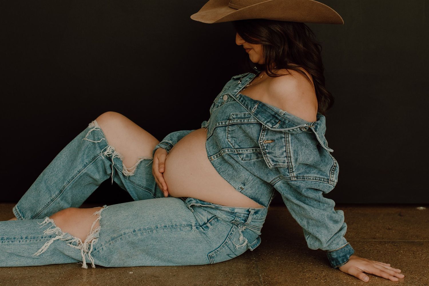 Denim maternity photoshoot in studio dallas texas. B Del Bosque Photography
