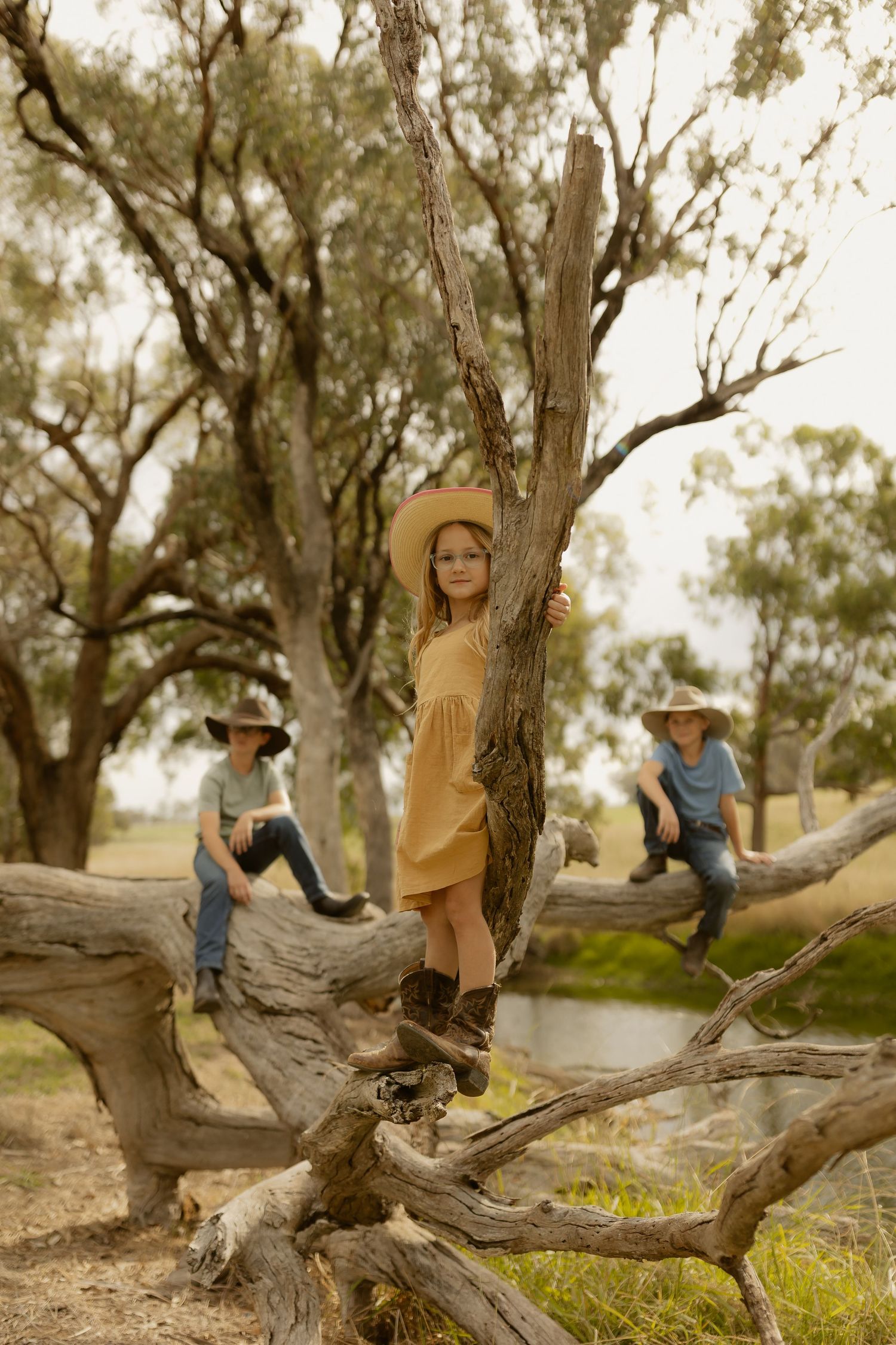 Outdoor family photography in Sydney, Central Coast, Blue Mountains, Wollongong and Kangaroo Valley, in field, farm, garden and countryside